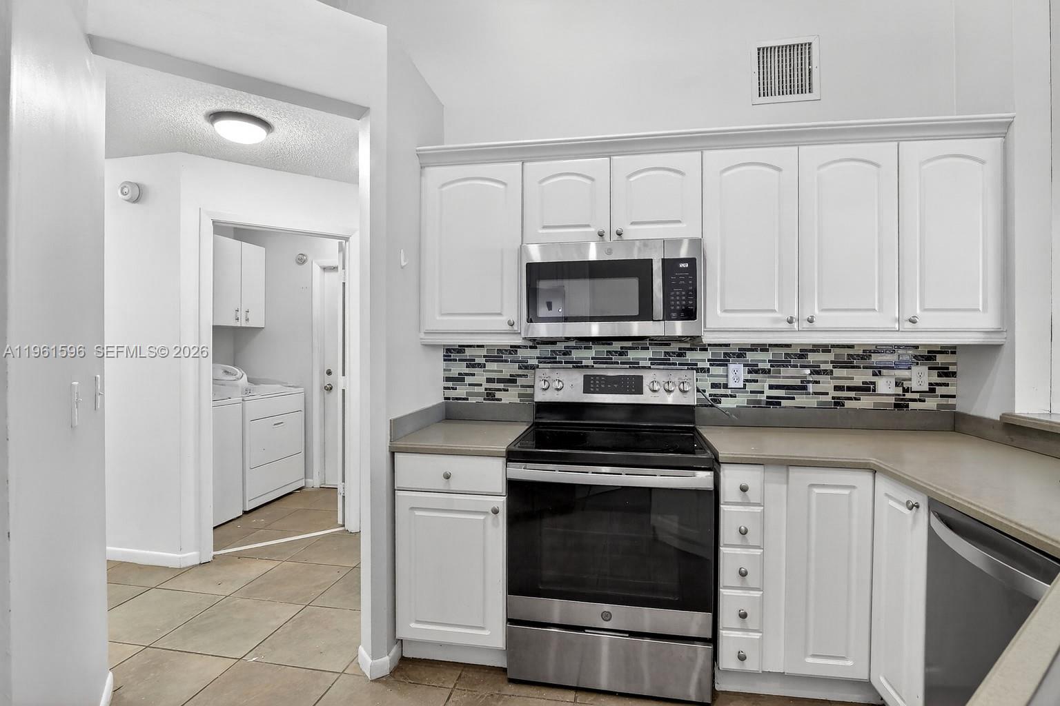 EMBASSY LAKES - Residential