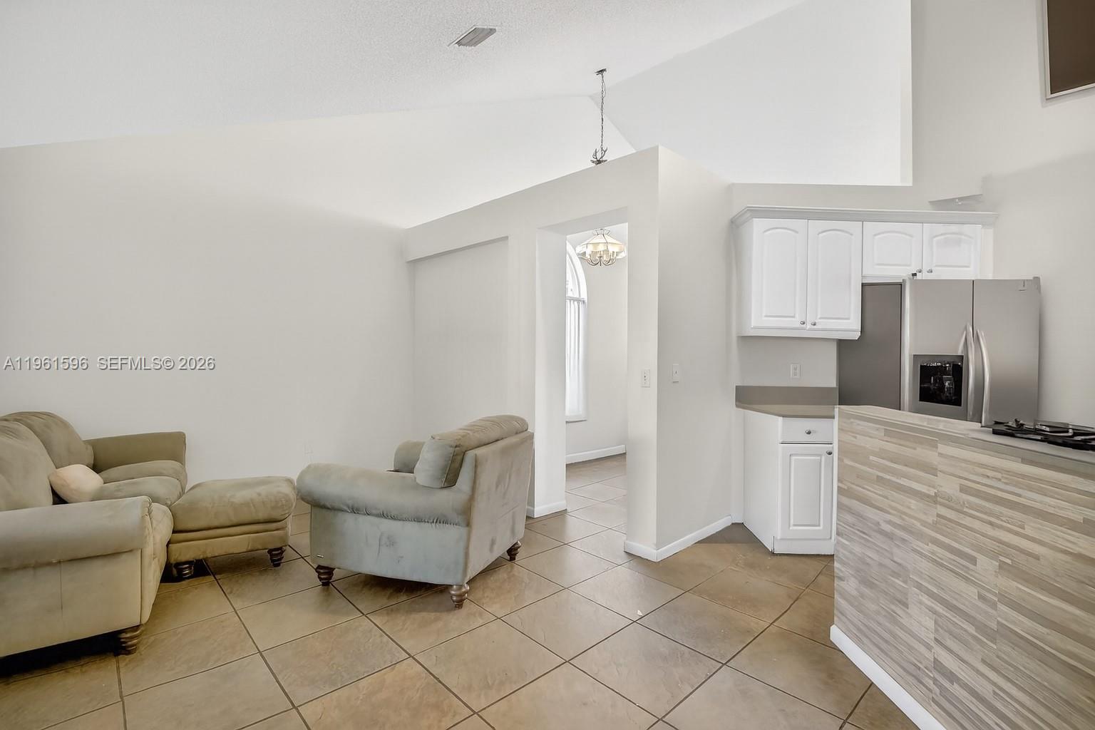 EMBASSY LAKES - Residential