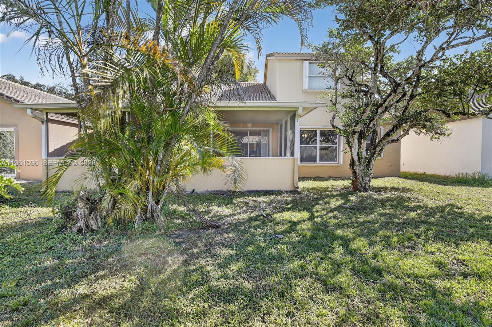 EMBASSY LAKES - Residential