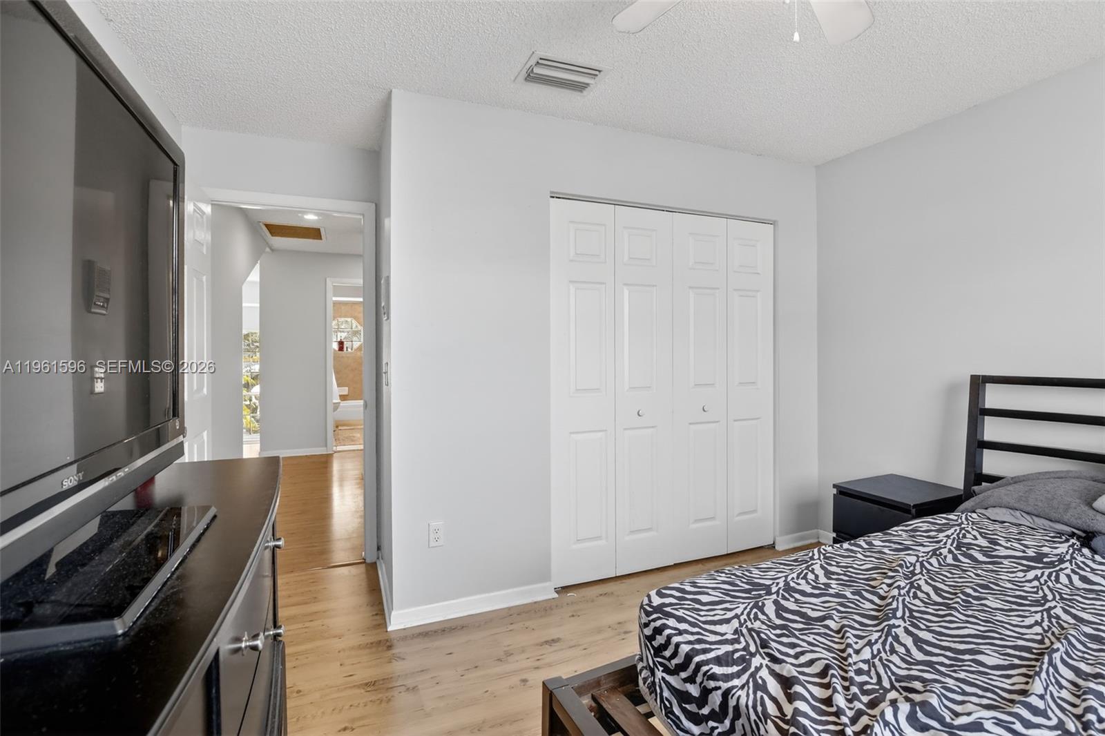 EMBASSY LAKES - Residential