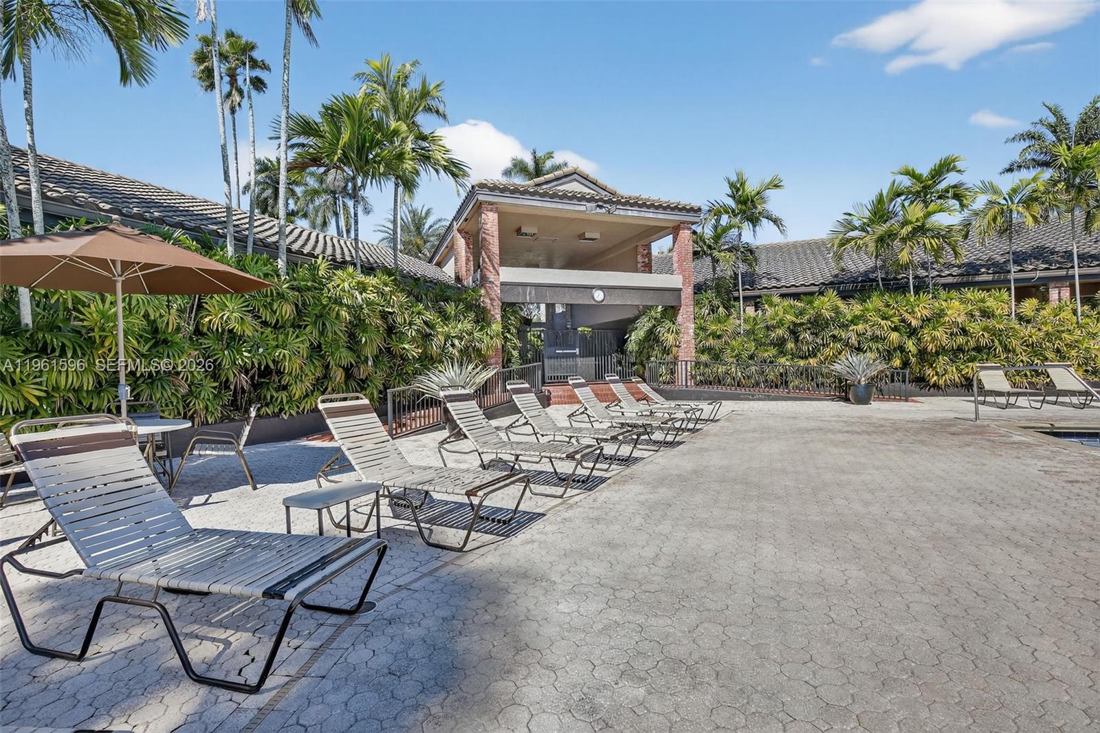 EMBASSY LAKES - Residential