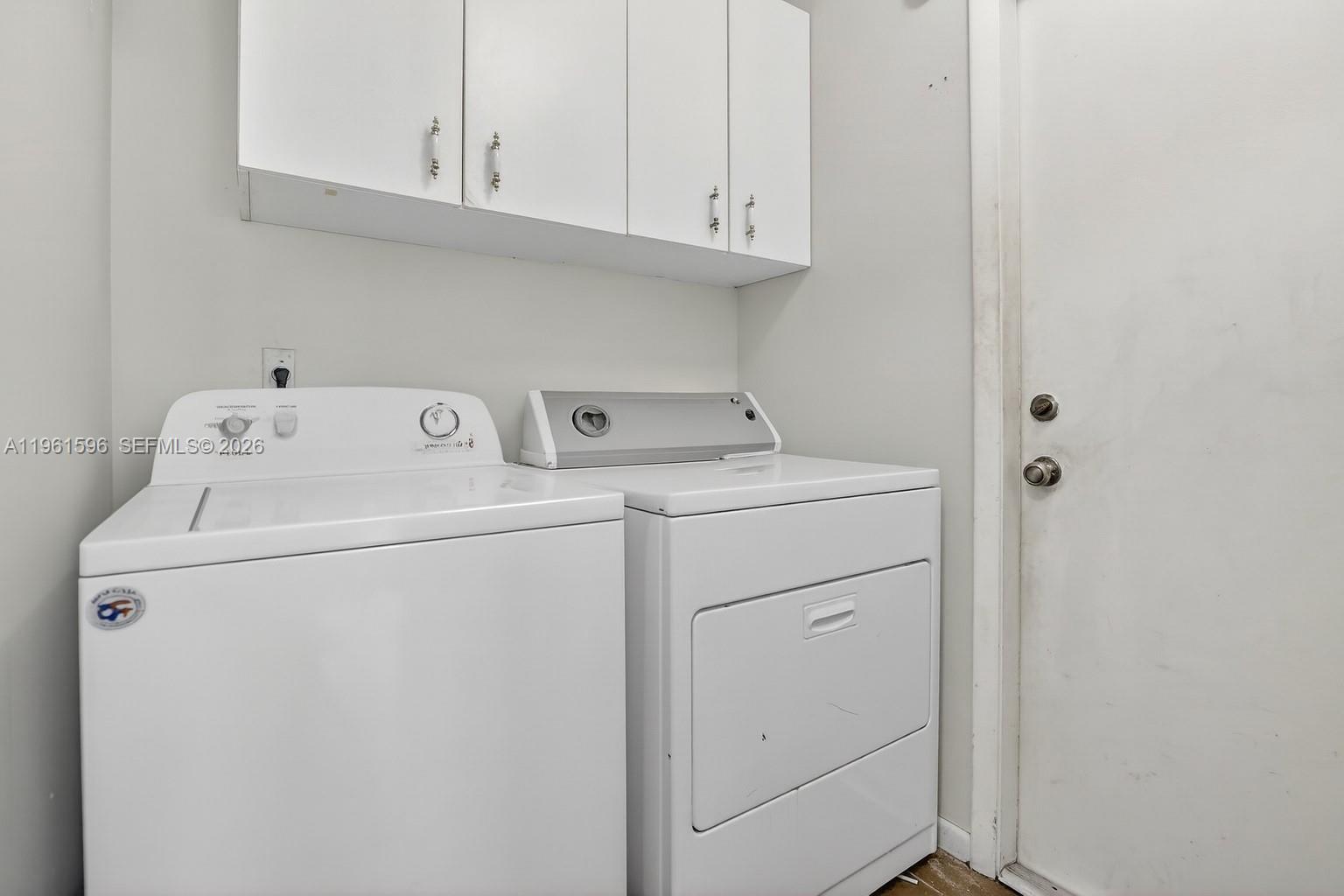 EMBASSY LAKES - Residential