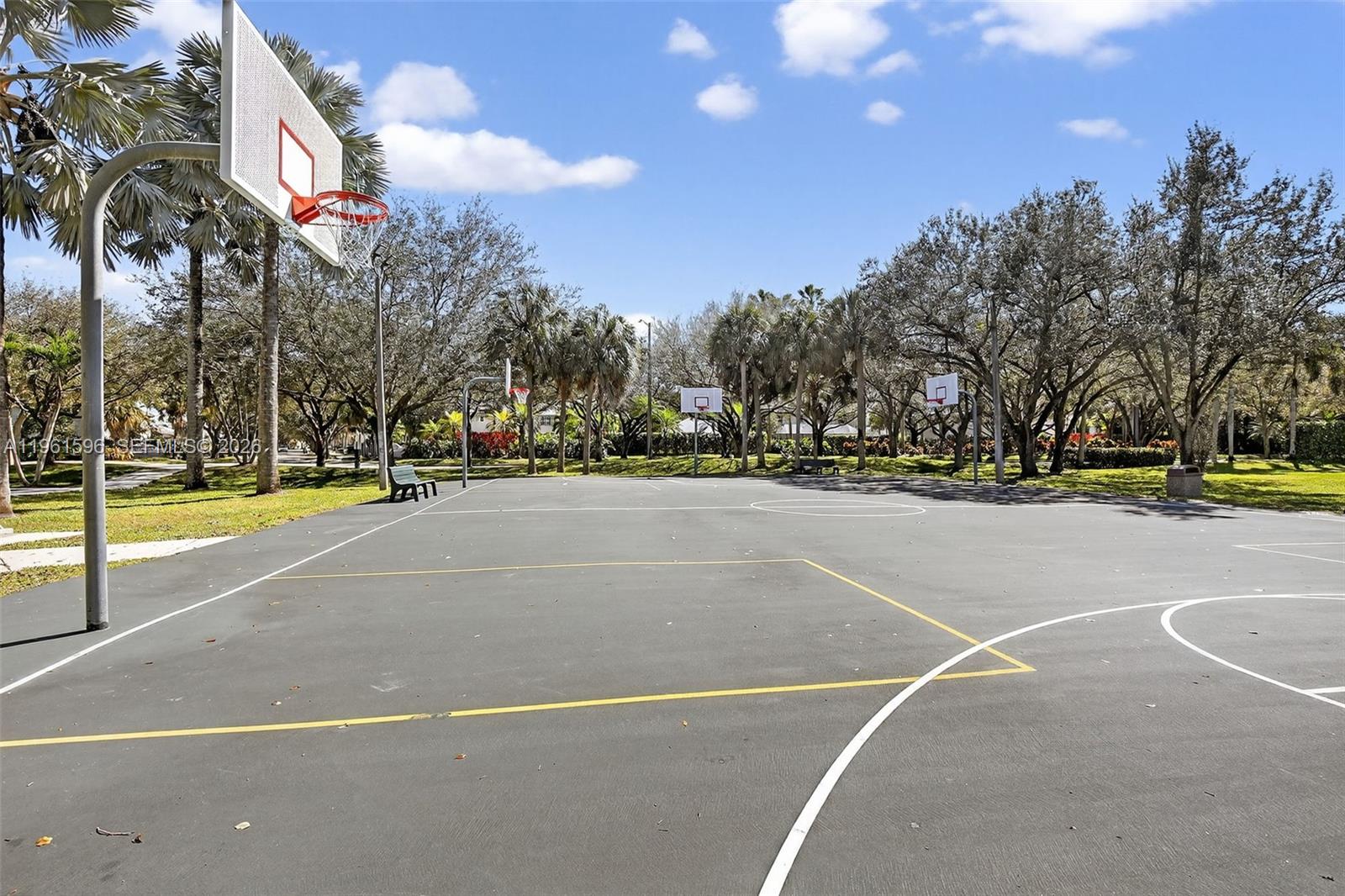 EMBASSY LAKES - Residential