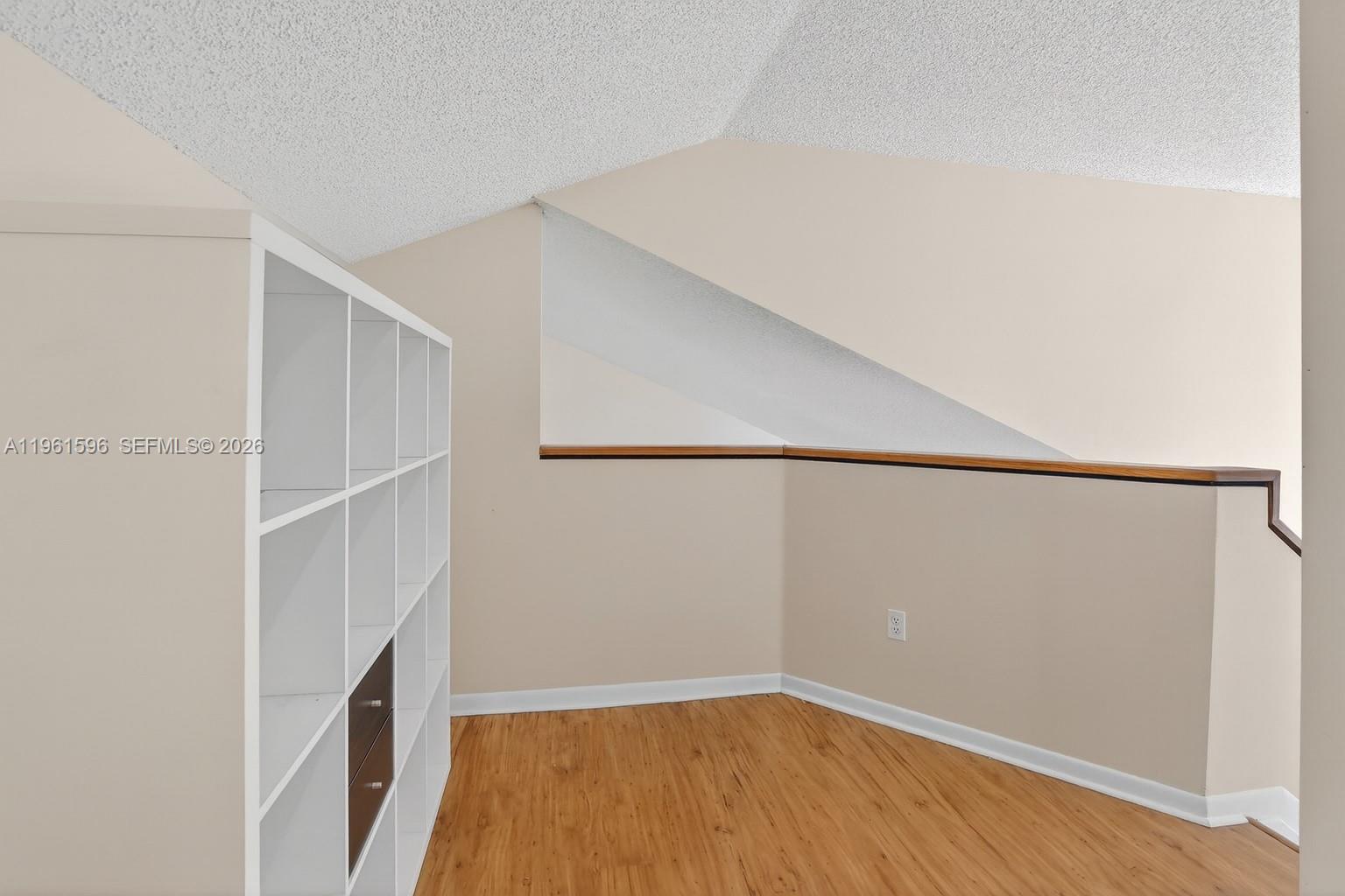 EMBASSY LAKES - Residential