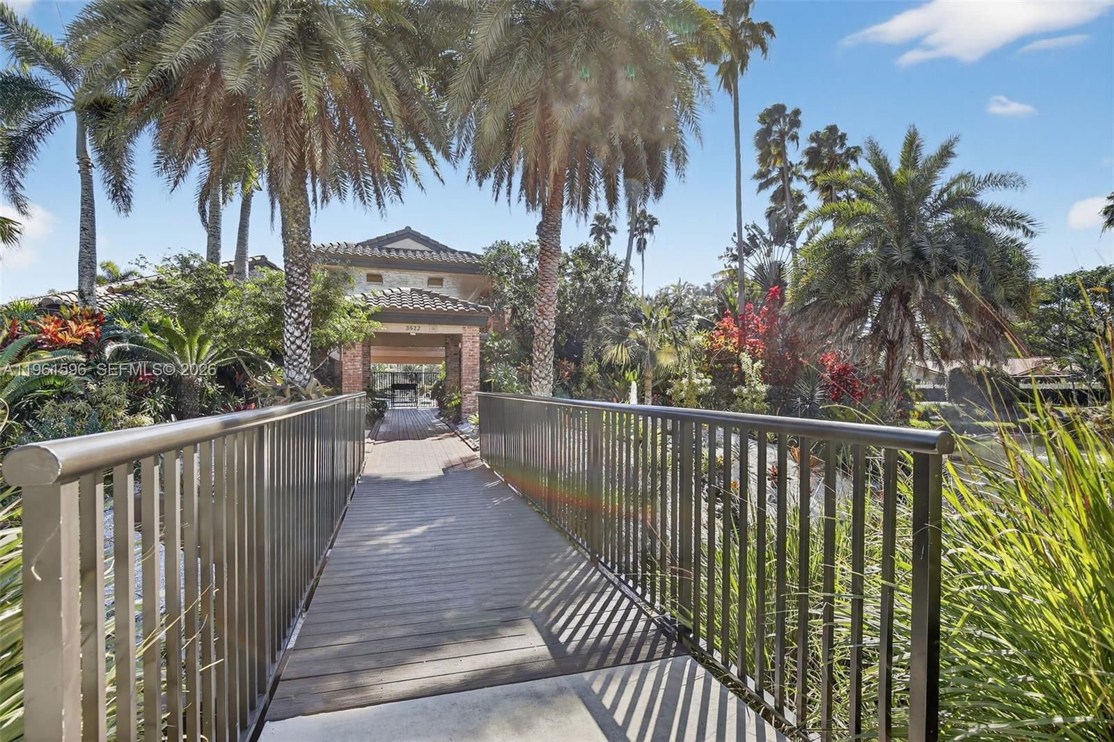 EMBASSY LAKES - Residential