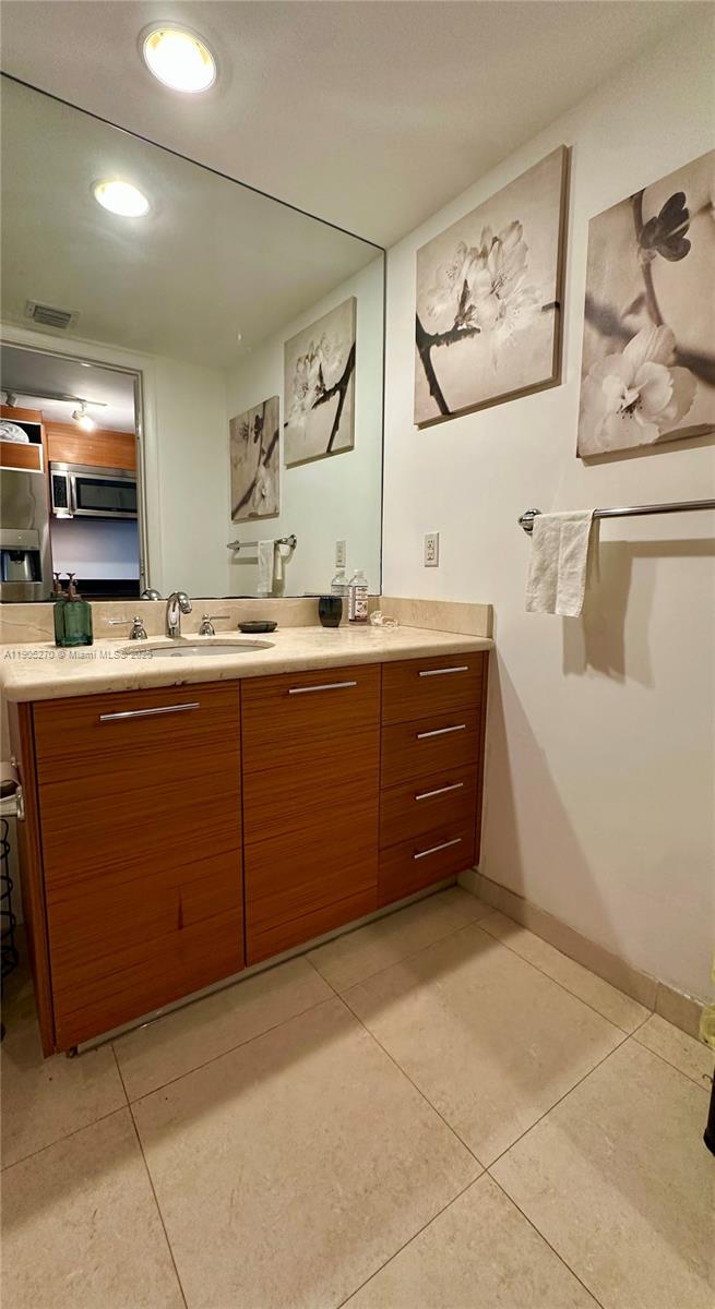 50 BISCAYNE CONDO - Residential Lease