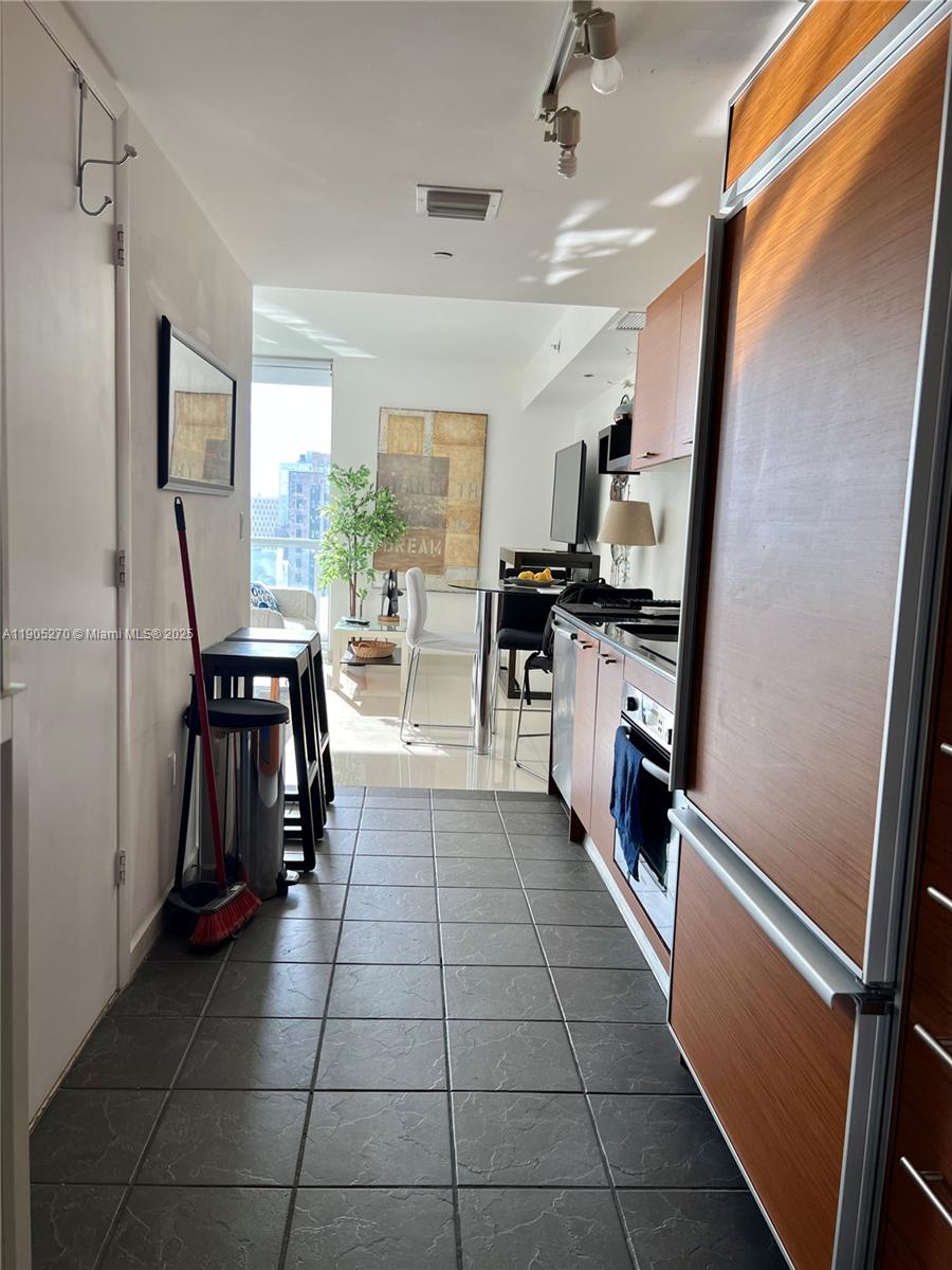 50 BISCAYNE CONDO - Residential Lease