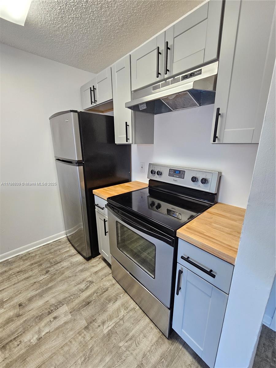 4221 W Mcnab Rd 22