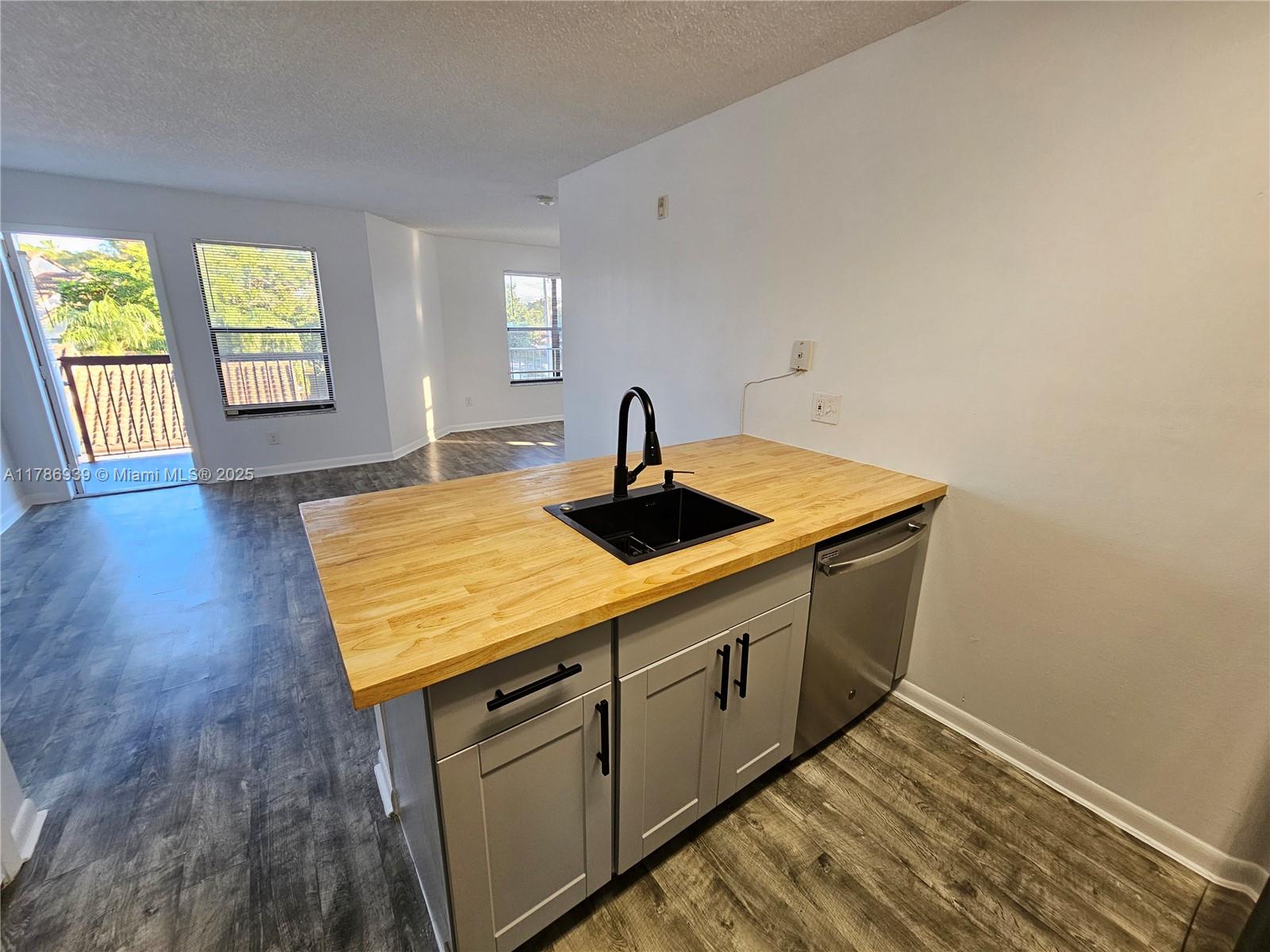 4221 W Mcnab Rd 22