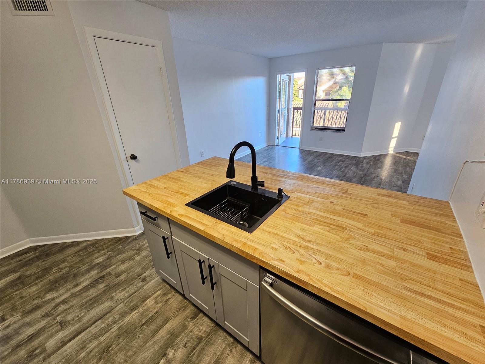 4221 W Mcnab Rd 22