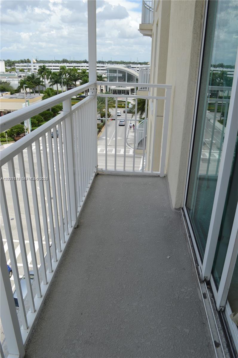 DOWNTOWN DADELAND CONDO N - Residential