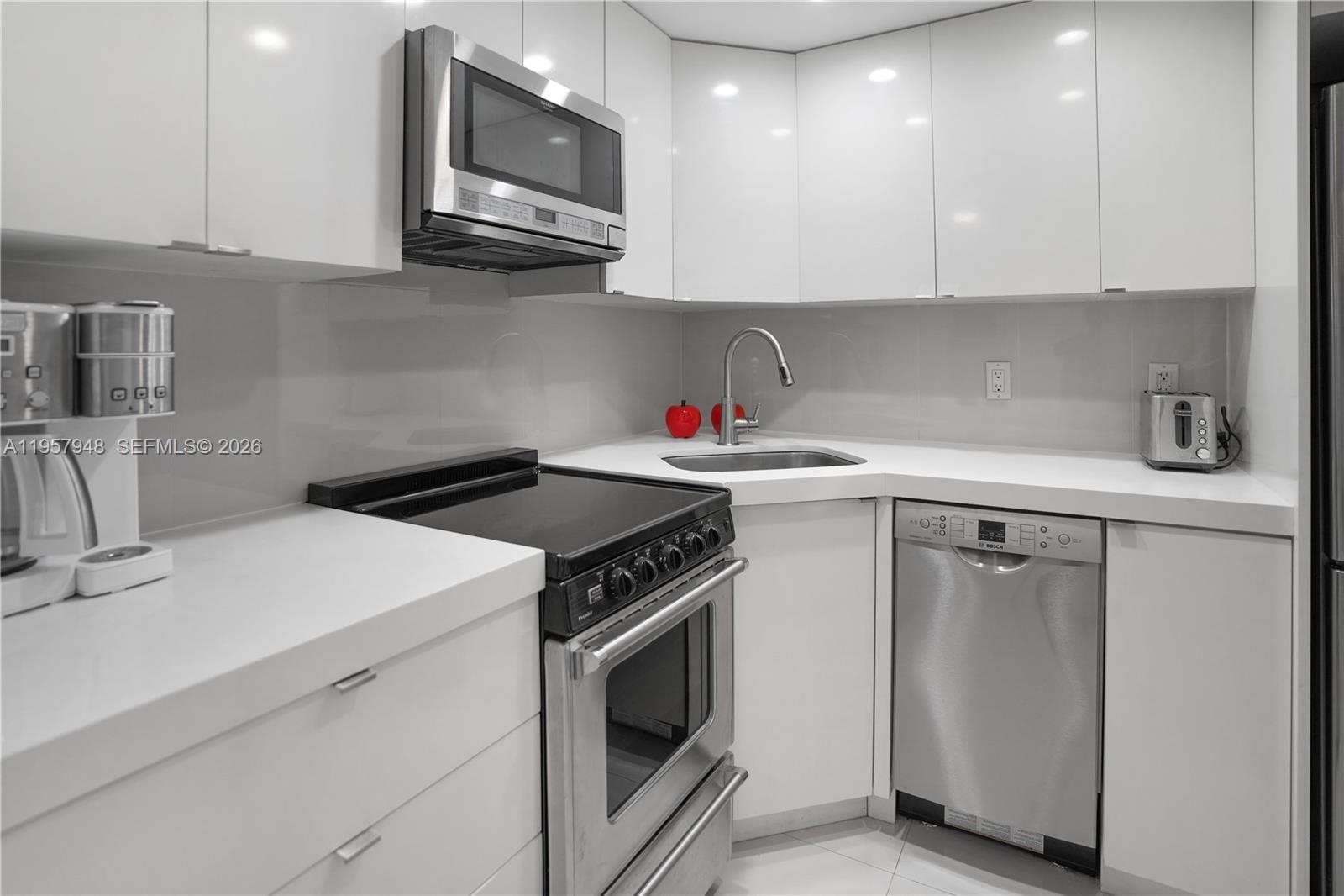 SOUTH BAY CLUB CONDO - Residential Lease