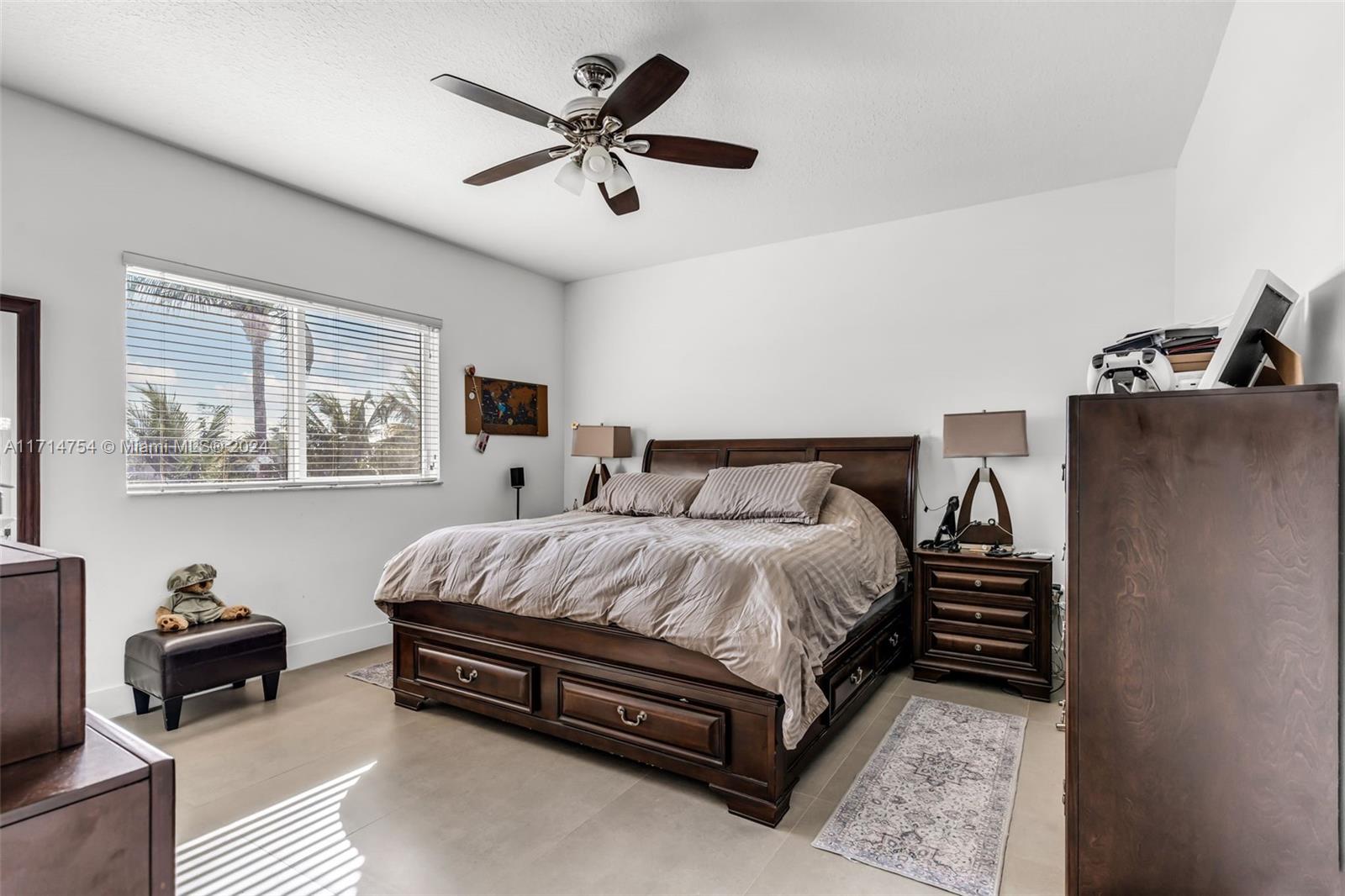 TWIN LAKE SHORES EAST - Residential