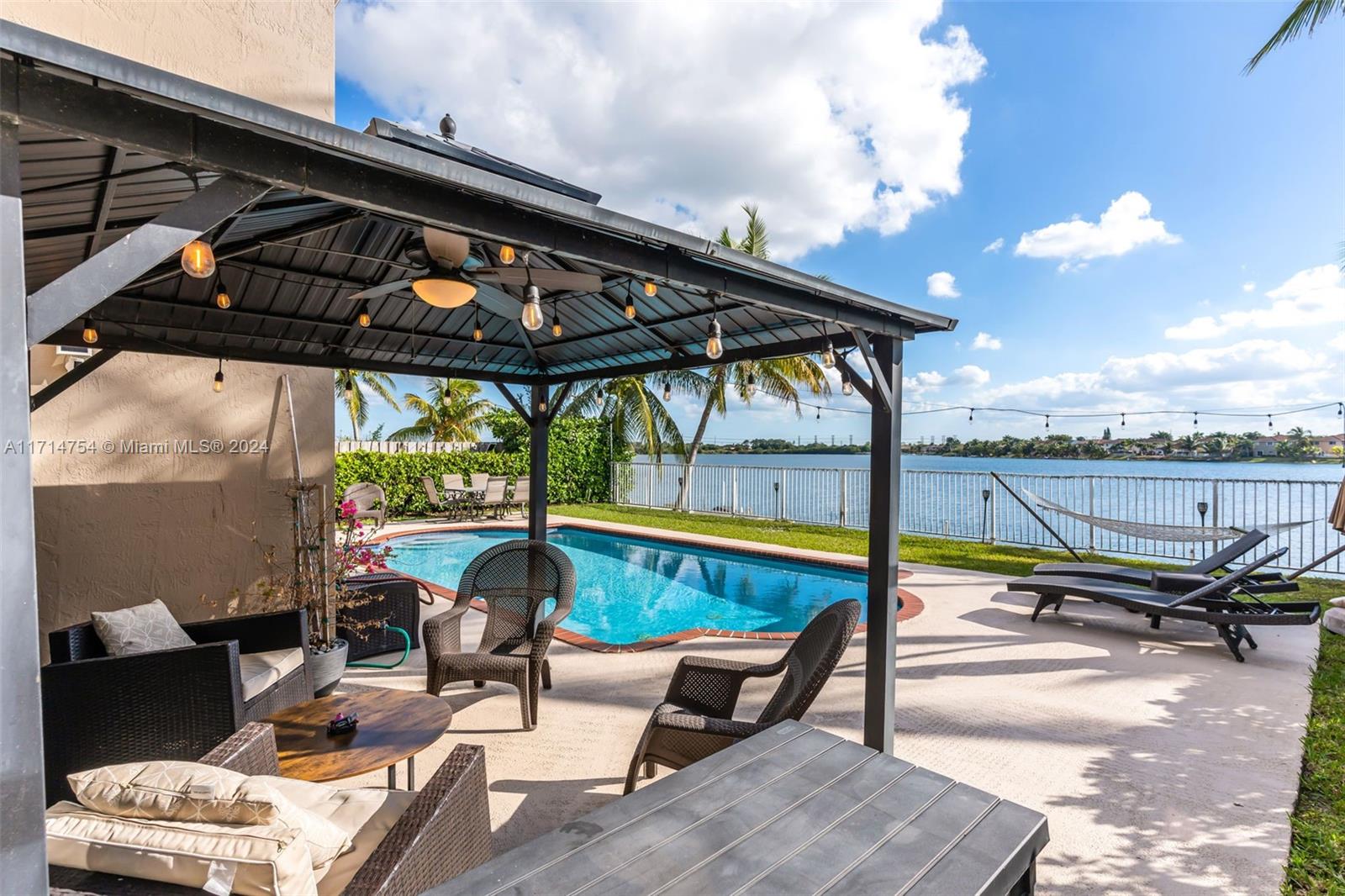TWIN LAKE SHORES EAST - Residential