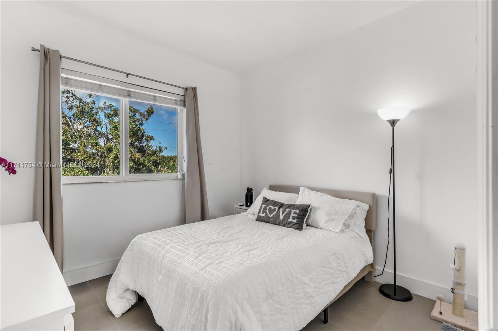 TWIN LAKE SHORES EAST - Residential