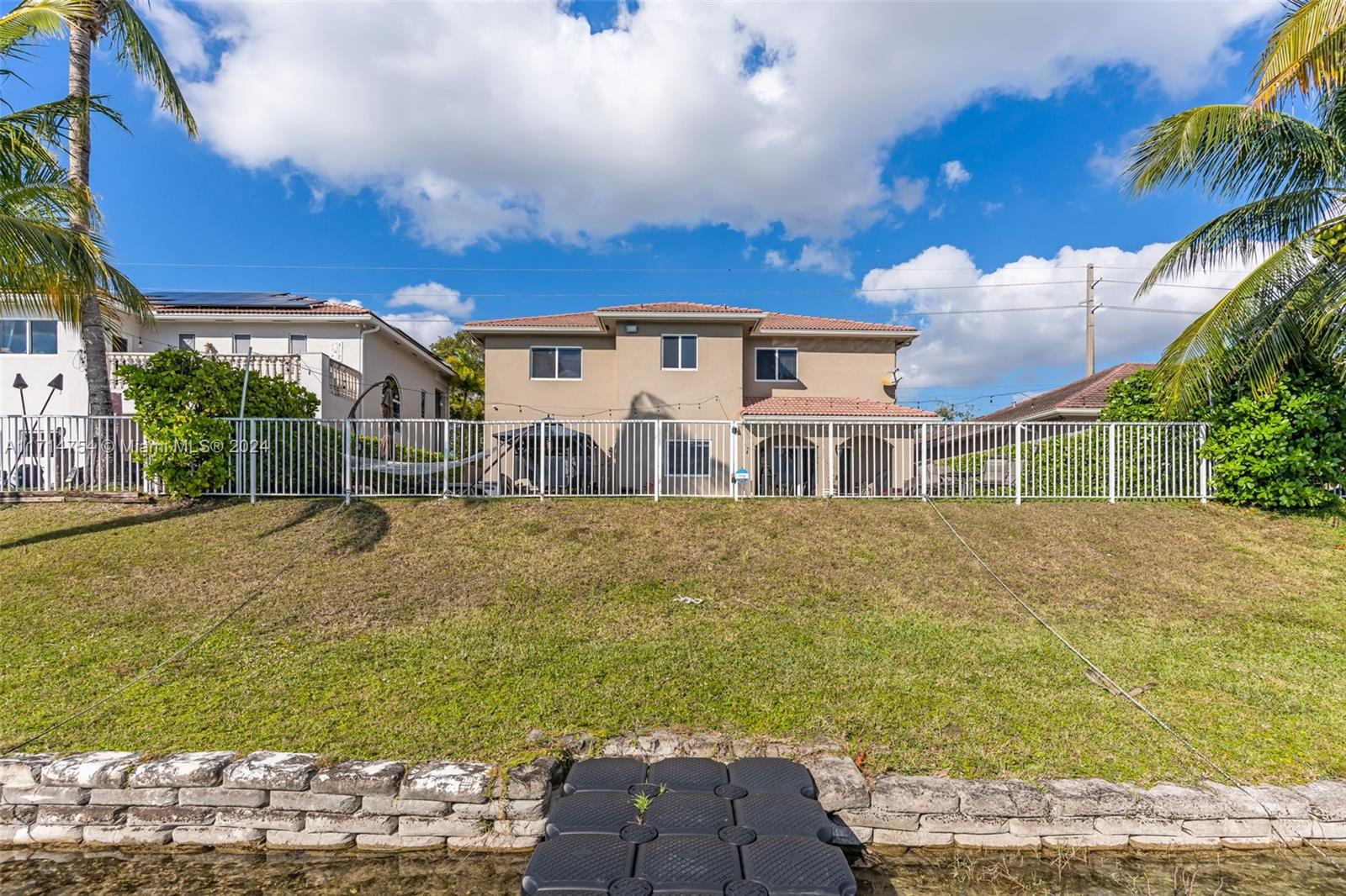 TWIN LAKE SHORES EAST - Residential