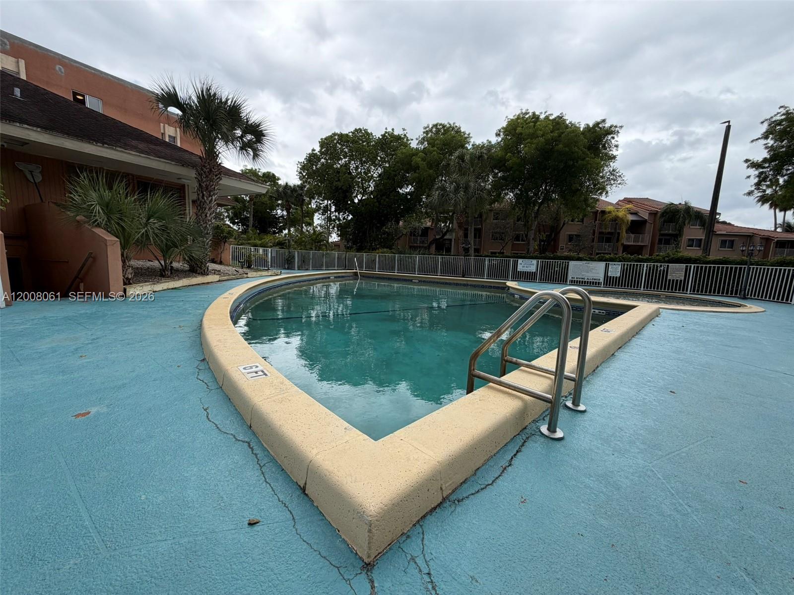 LAKEVIEW GARDENS AT MIAMI - Residential