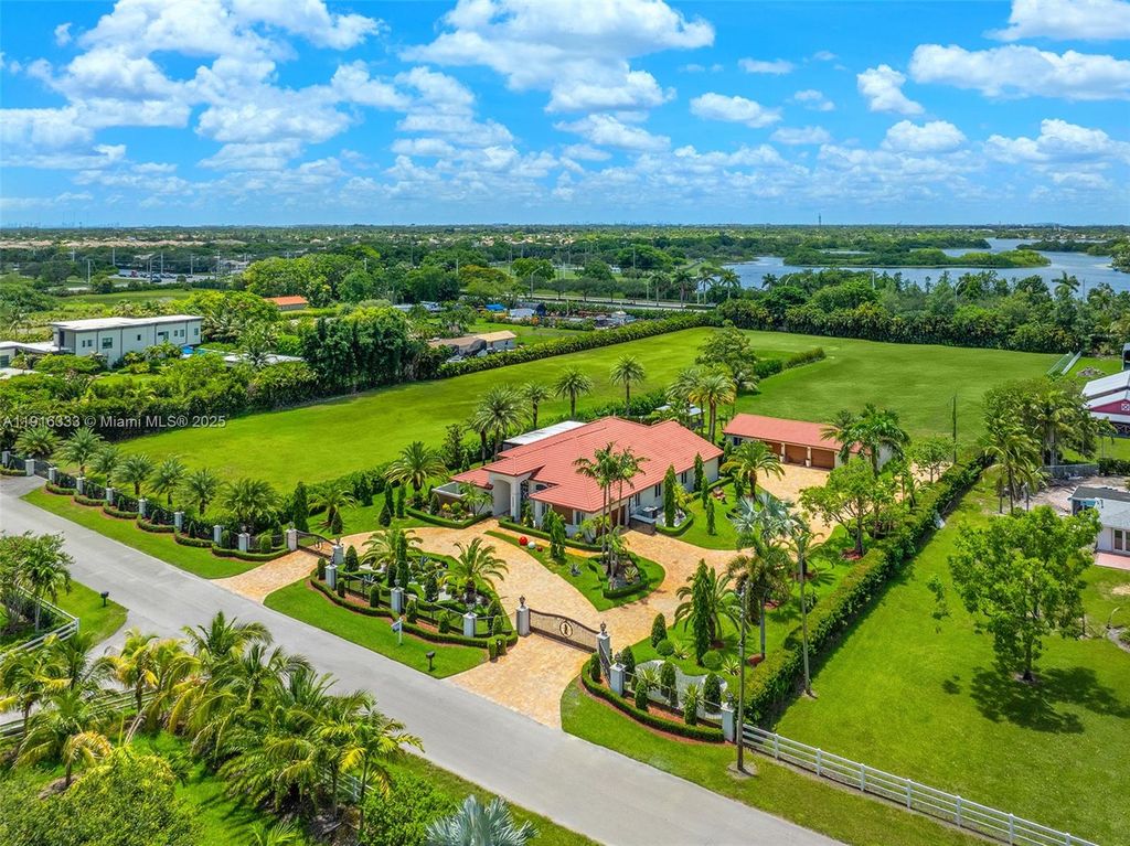 Photo of 17490 SW 70th Pl, Southwest Ranches, FL 33331 (MLS # A11916333)