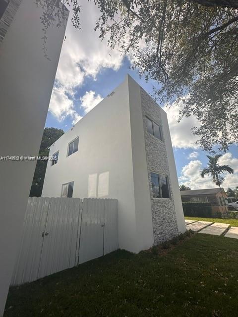 532 NW 17th Ave