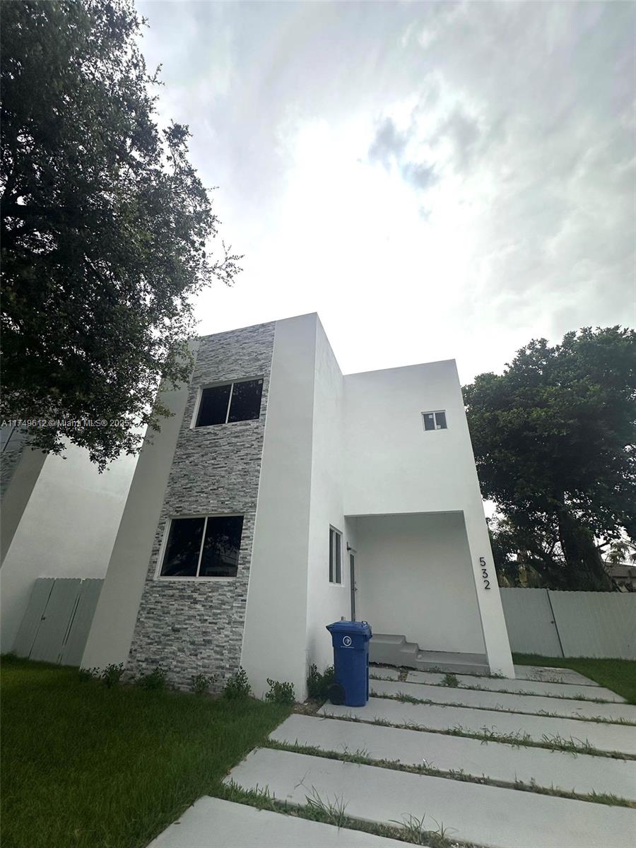 Welcome to this stunning new construction single family home, designed with the perfect blend of modern style and
functionality. This spacious 3-bedroom, 2.5-bathroom home offers 1600 square feet of thoughtfully designed living
space, ideal for families, professionals, or anyone looking for a contemporary, move-in-ready home. Located in a
sought-after neighborhood with convenient access to local amenities, schools, shopping, and major roads. Three
generously sized bedrooms perfect for relaxation and privacy. Two an a half bathrooms Stylish with sleek fixtures,
offering both comfort and convenience. A beautiful, open-concept kitchen with modern appliances and plenty of
counter space. Perfect for entertaining or enjoying family meals in a bright, airy space.