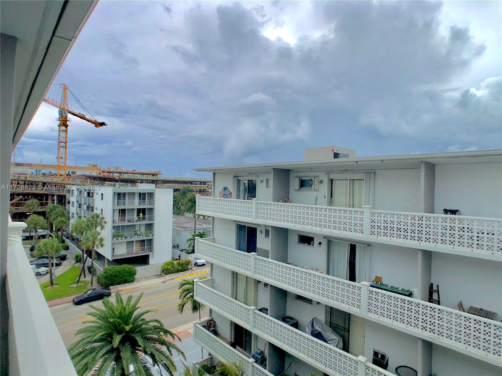 TWIN TOWERS CONDO - Residential