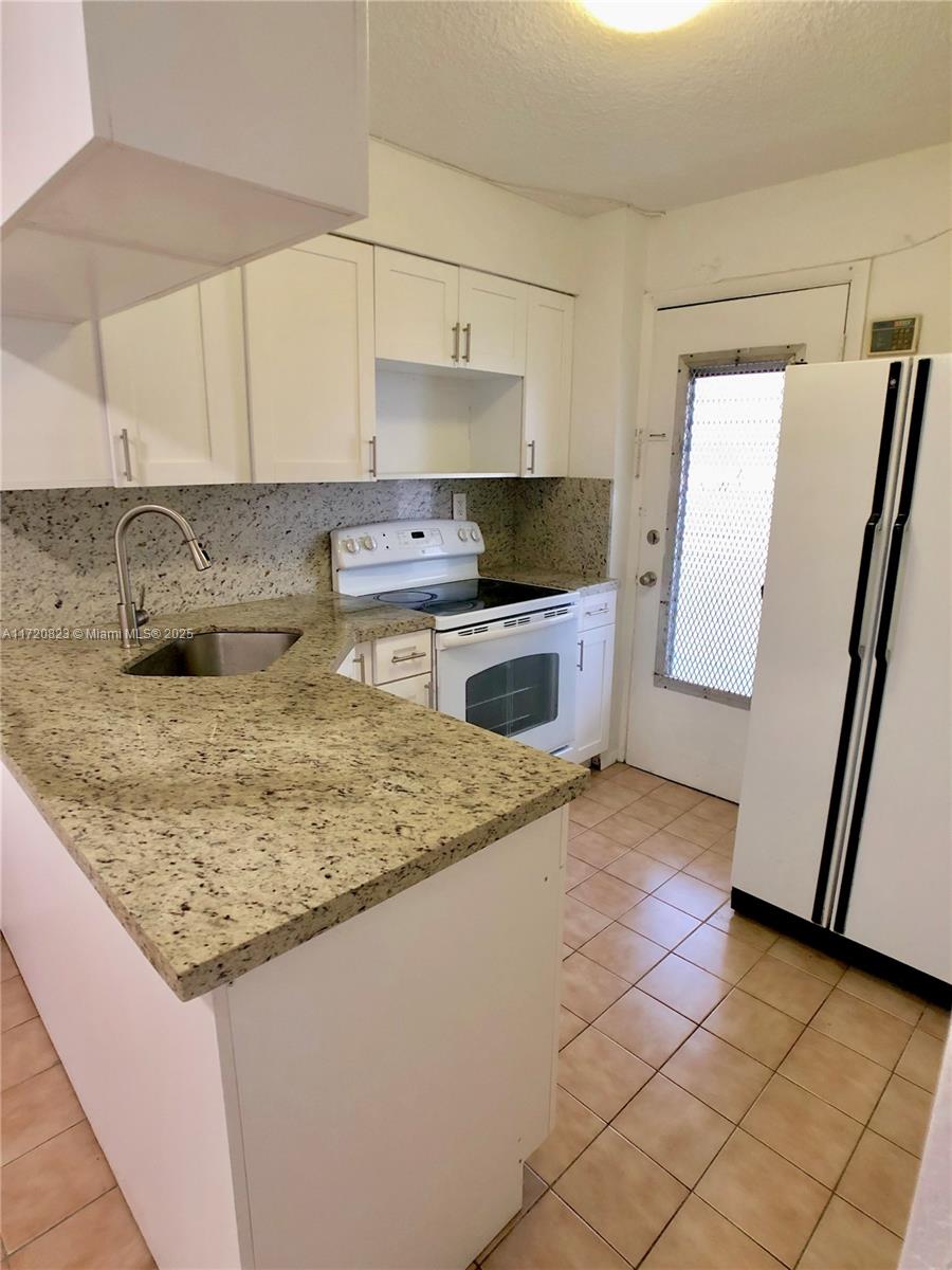 TWIN TOWERS CONDO - Residential