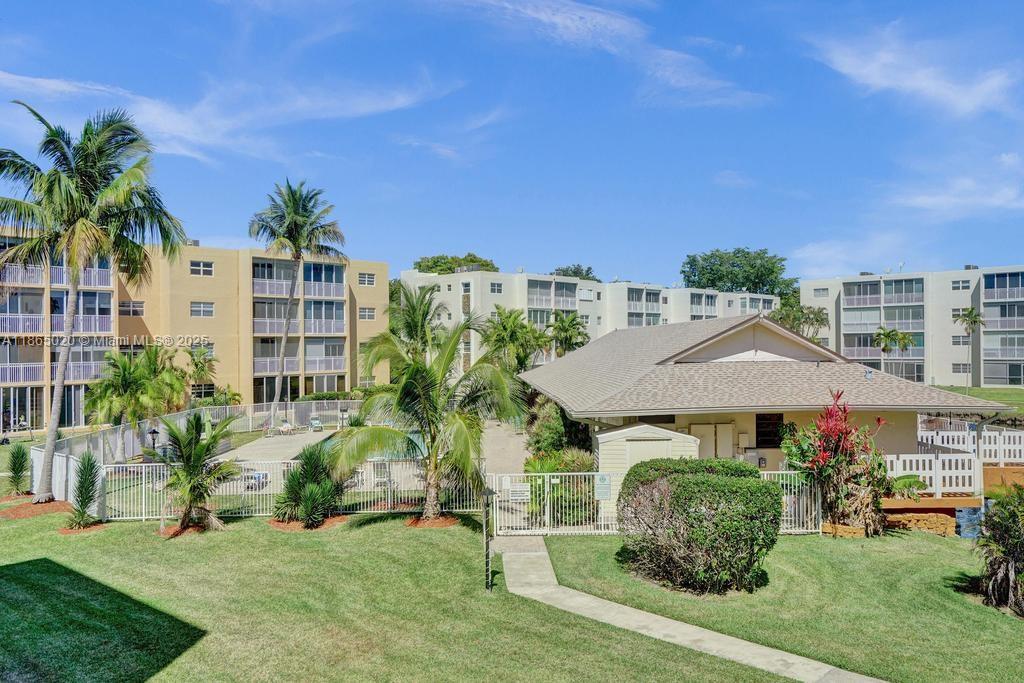 MEADOWBROOK LAKES CONDO - Residential
