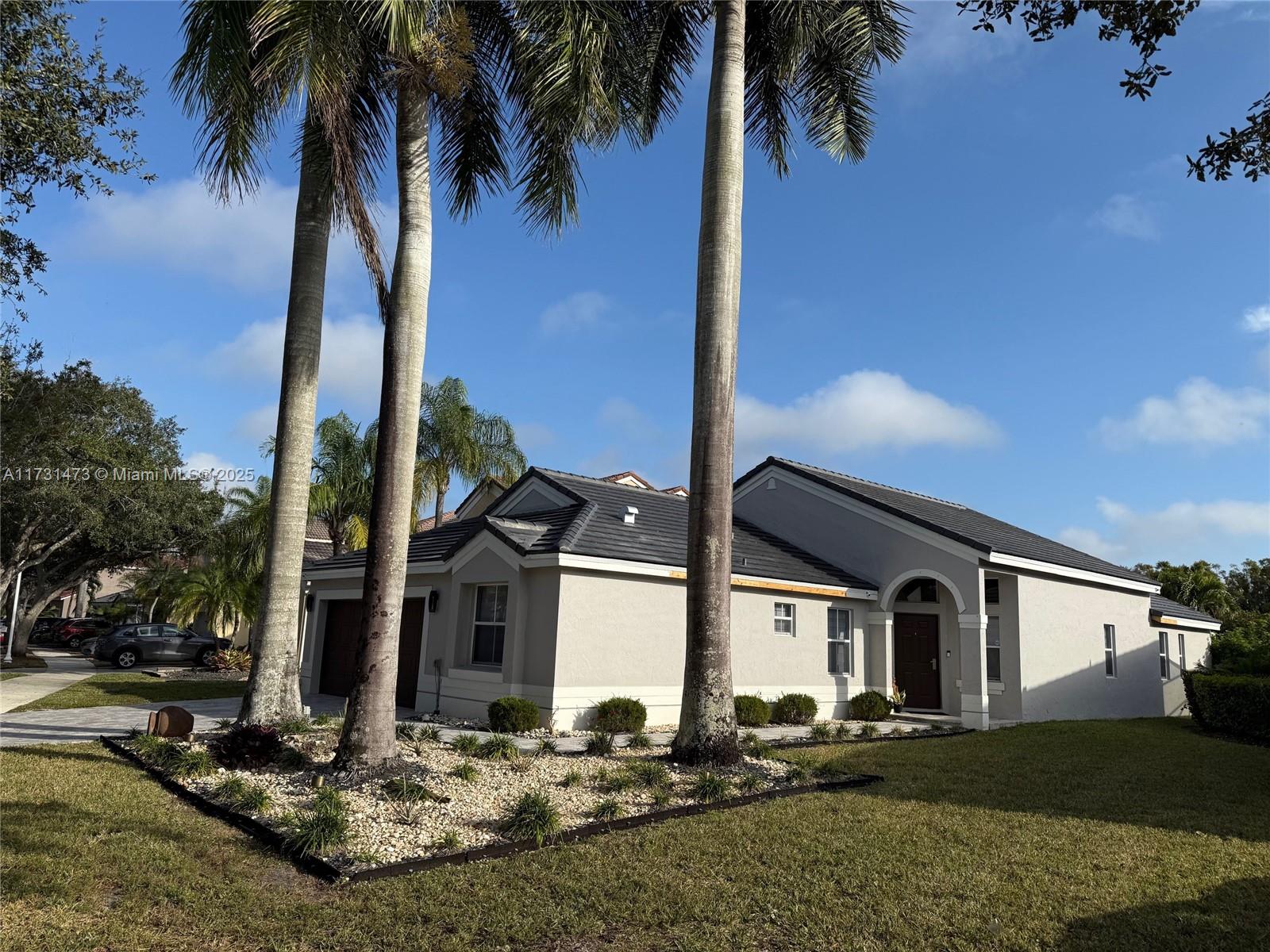 700 Sand Creek Cir, Weston, Broward County, Florida - 3 Bedrooms  
2 Bathrooms - 