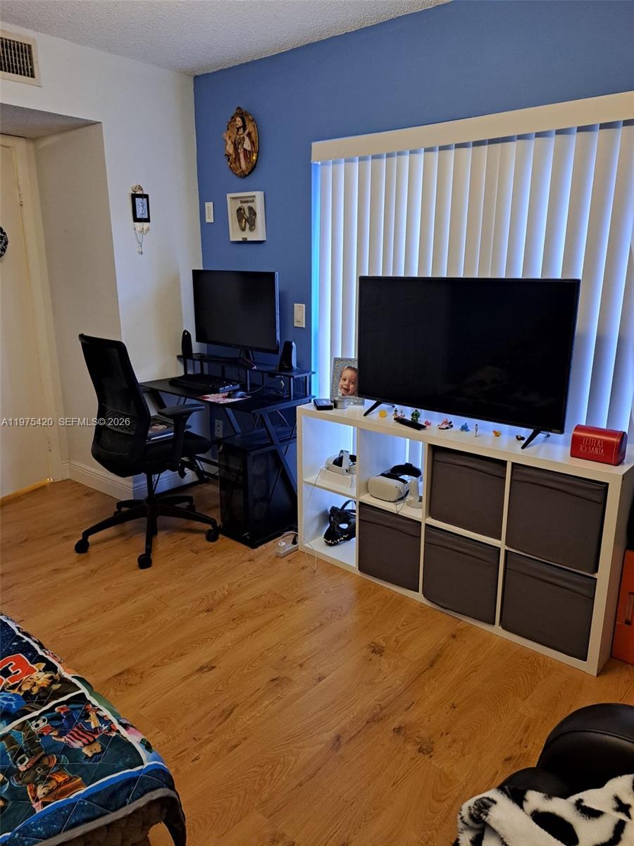 C H E ACRES - Residential