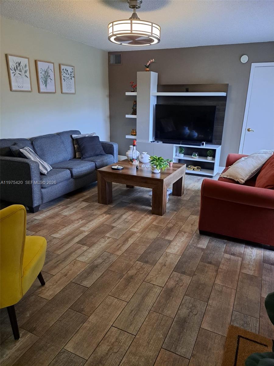 C H E ACRES - Residential