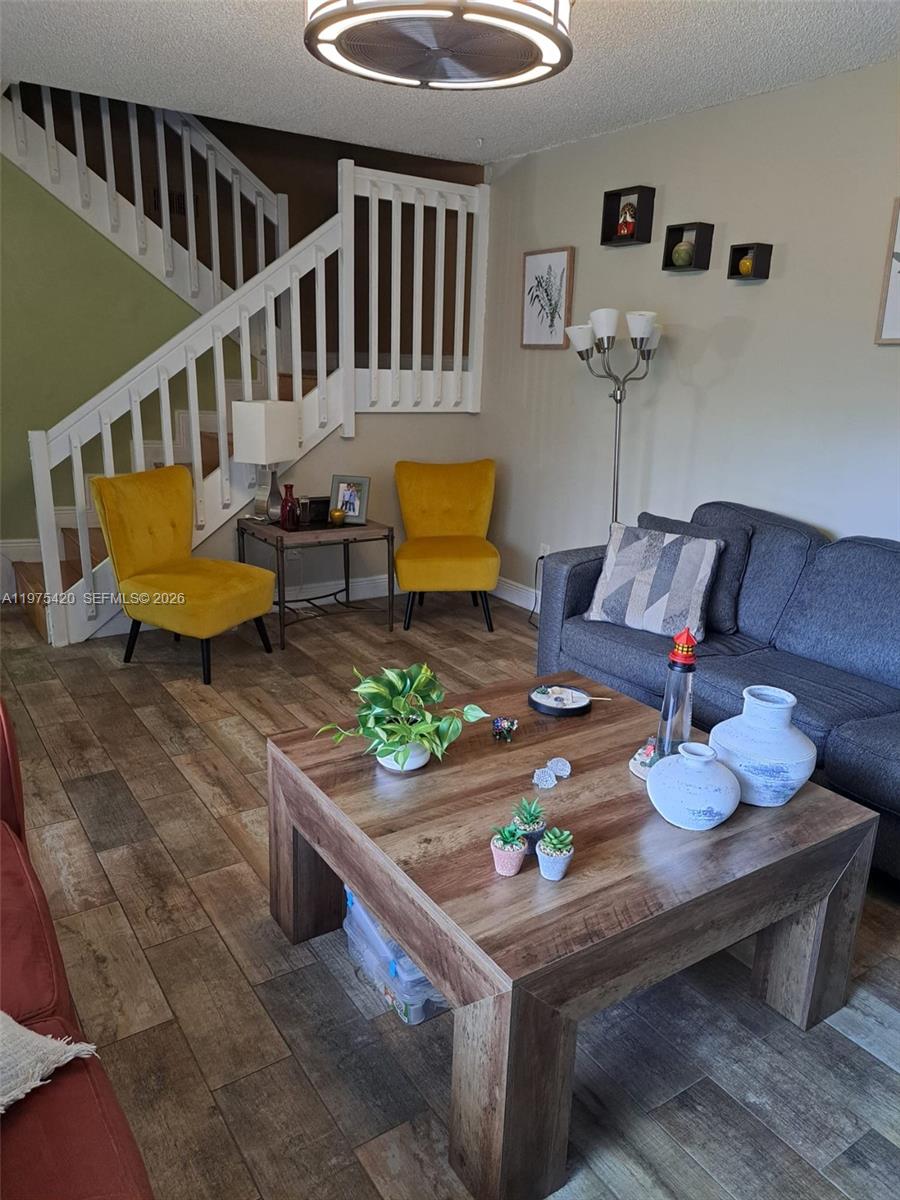 C H E ACRES - Residential