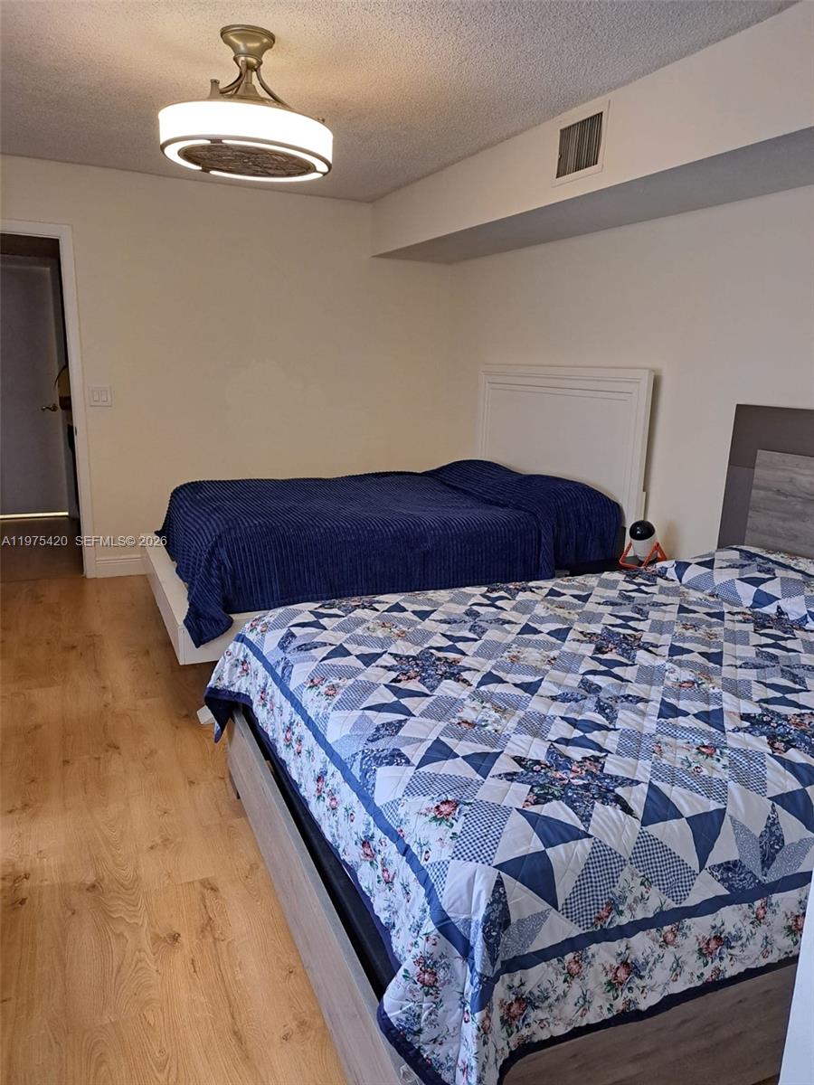 C H E ACRES - Residential