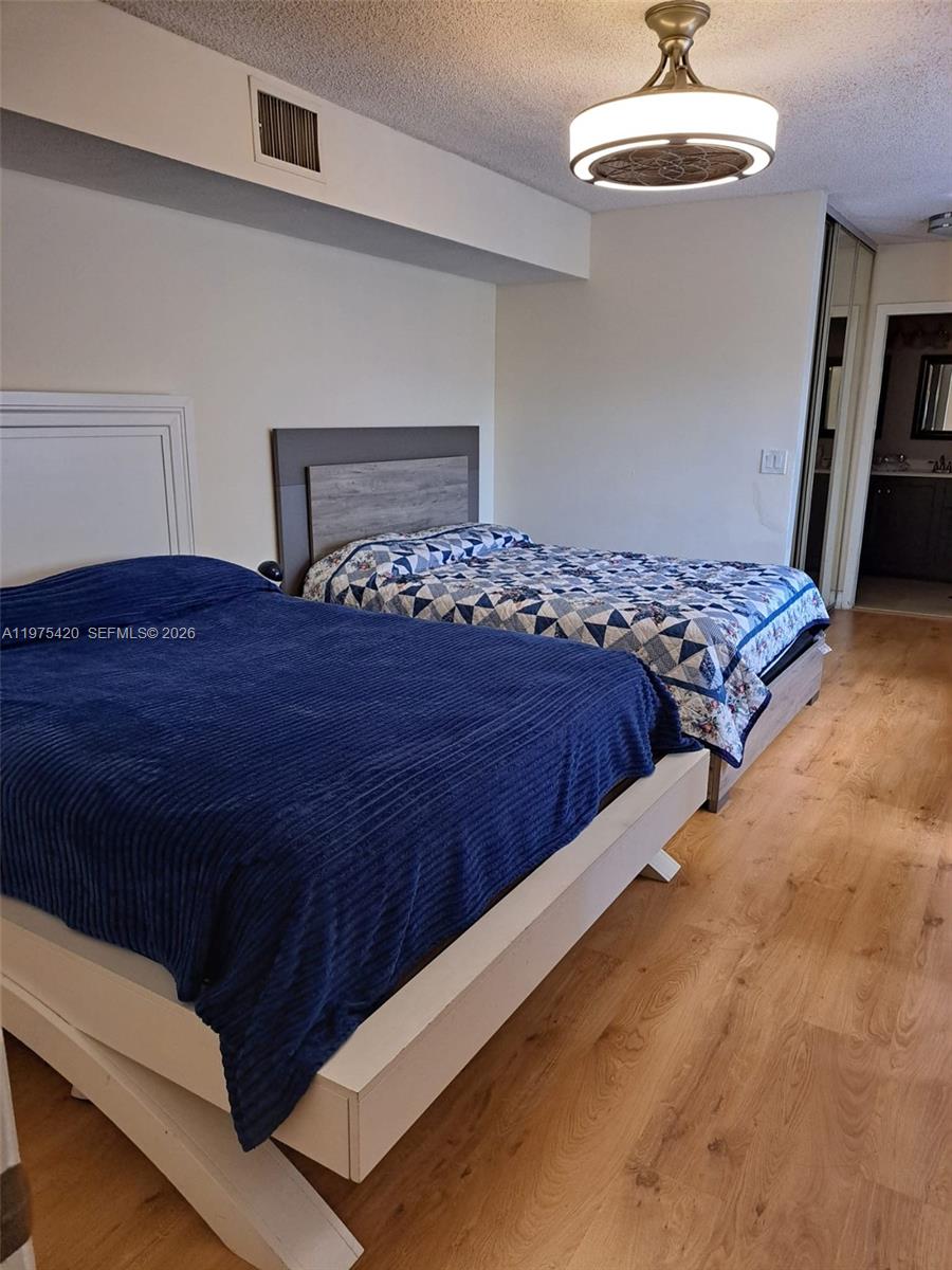 C H E ACRES - Residential