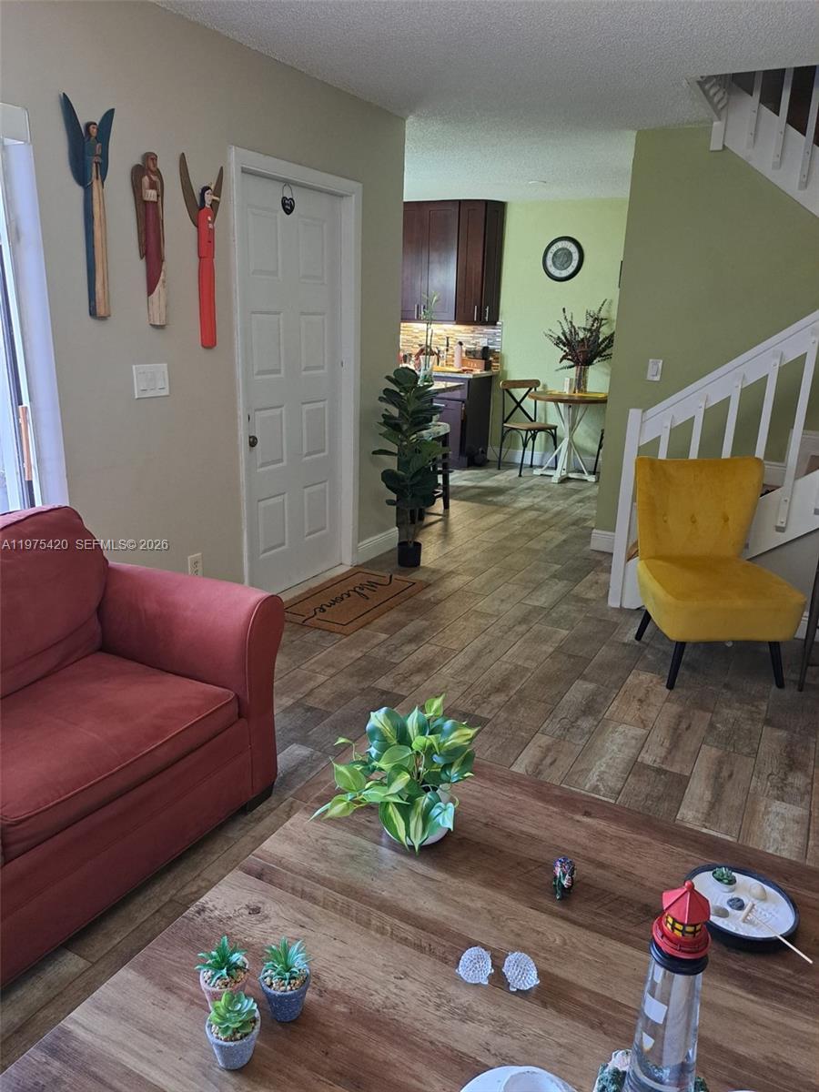 C H E ACRES - Residential