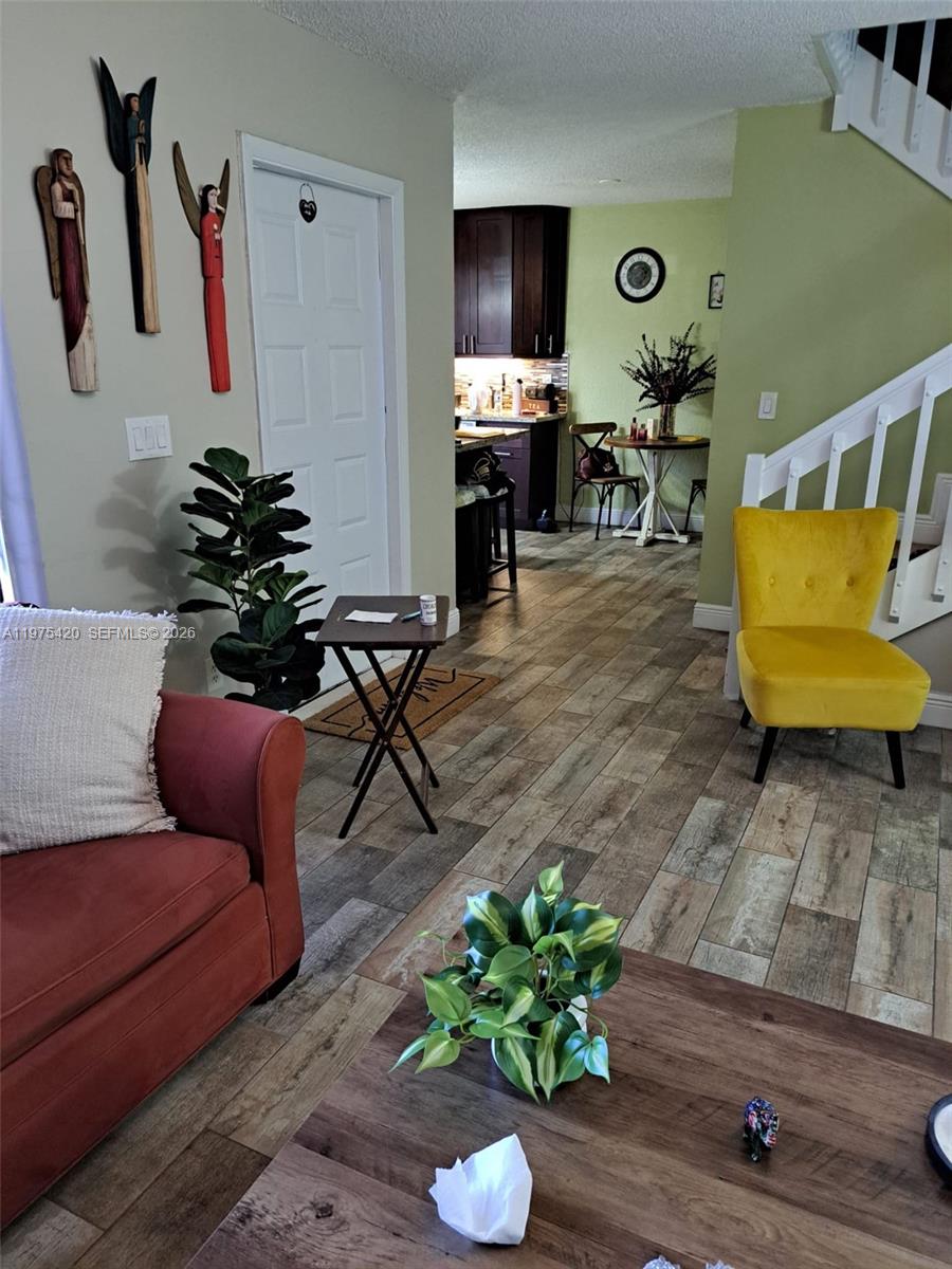 C H E ACRES - Residential