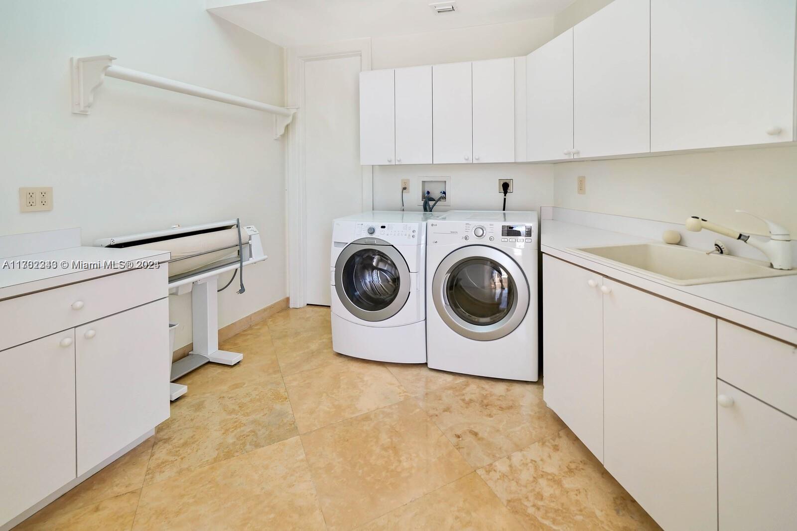 MERRITT ISLE - Residential