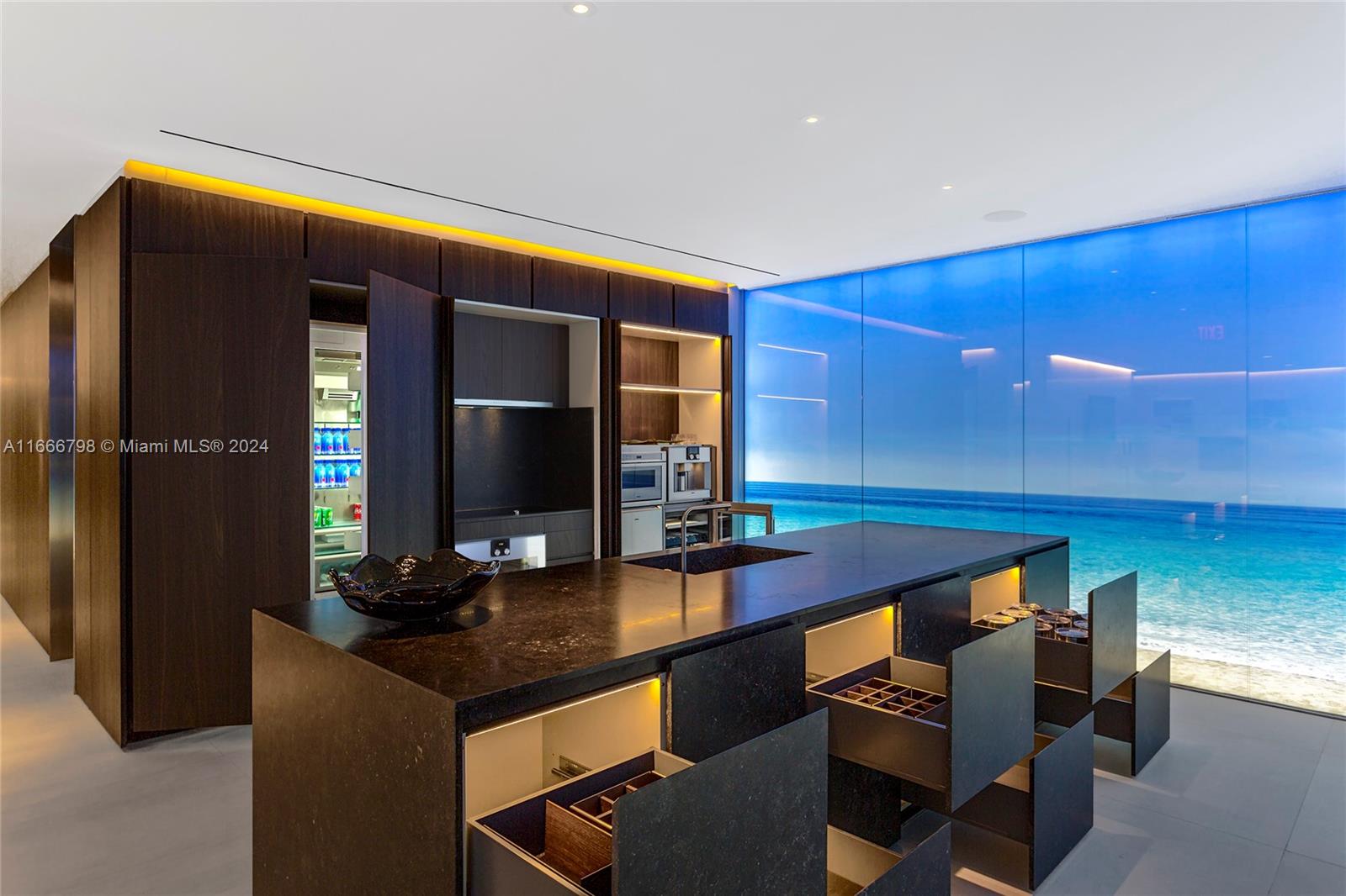 2000 Ocean - Residential