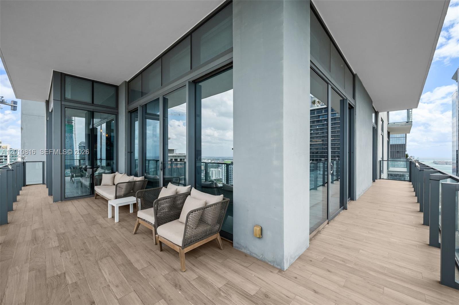 RISE CONDO - Residential