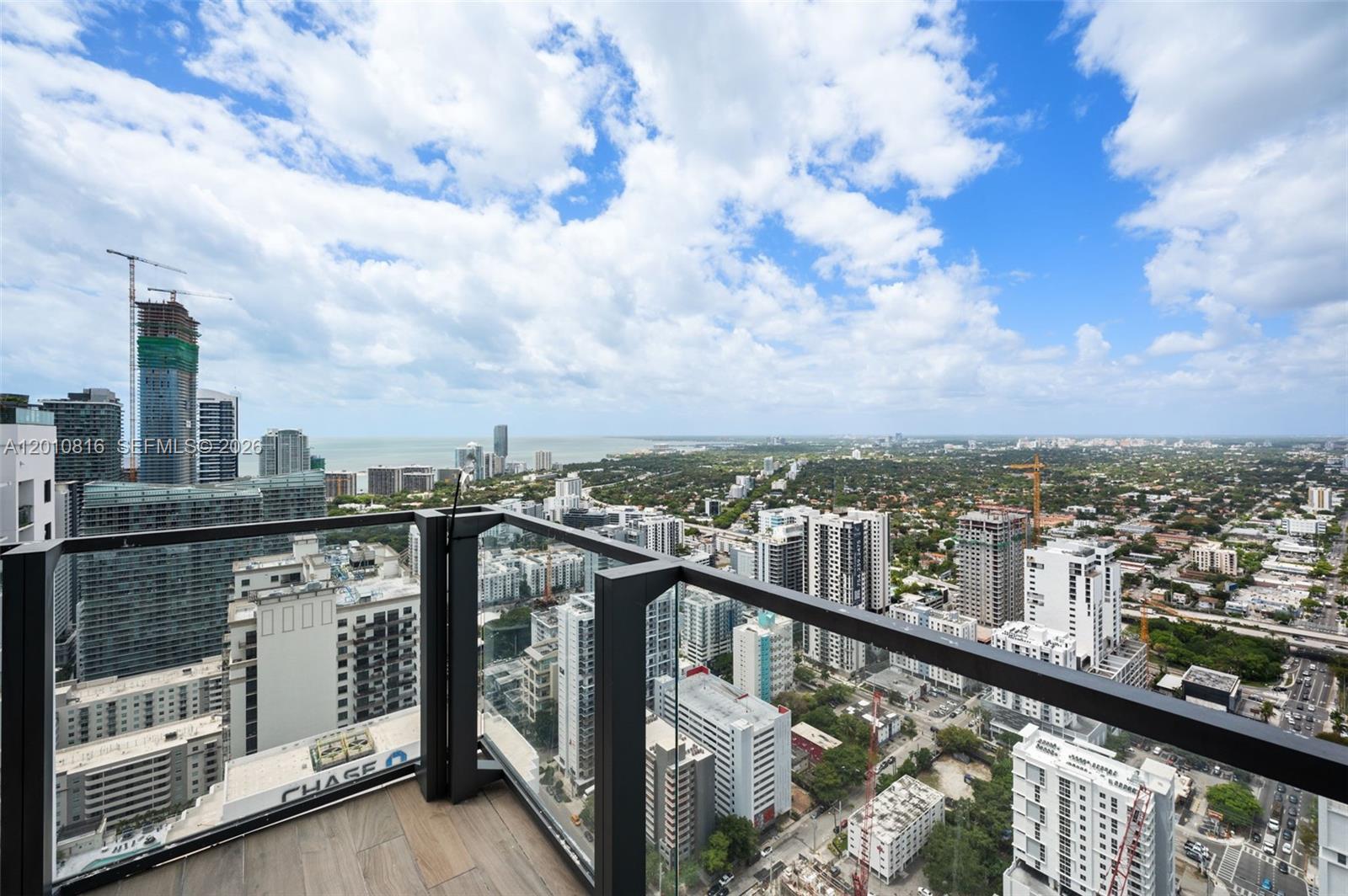 RISE CONDO - Residential