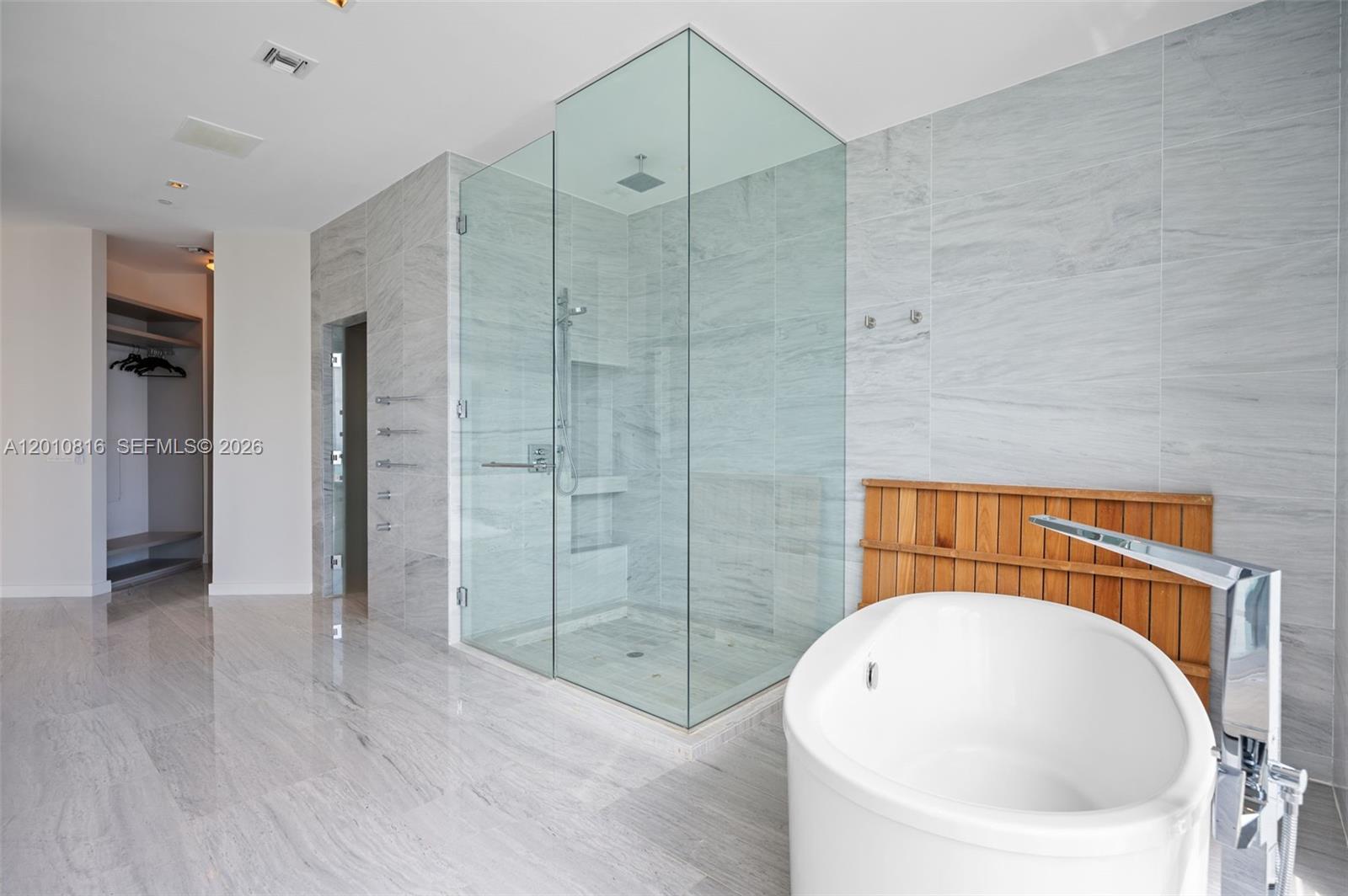 RISE CONDO - Residential