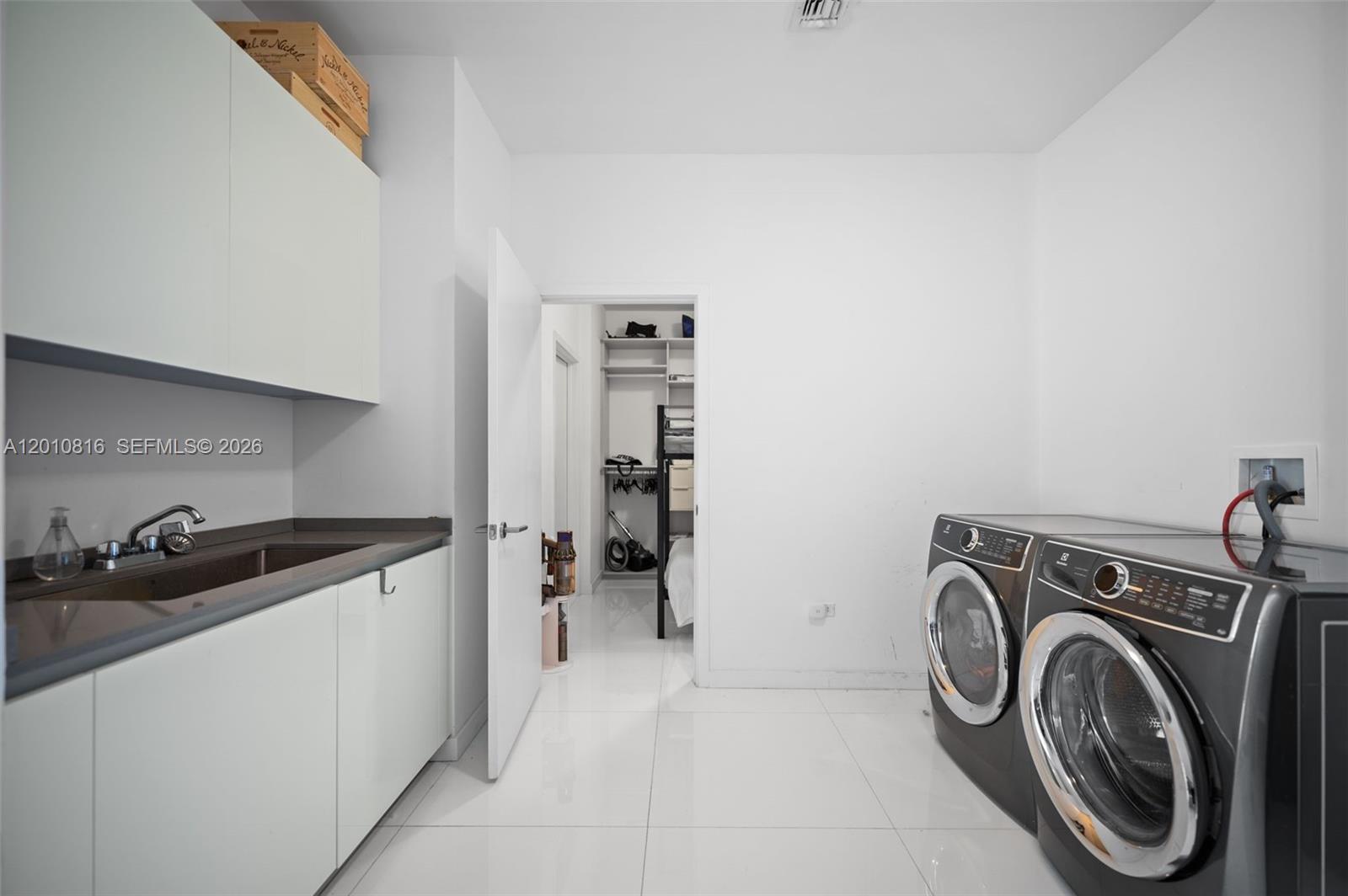 RISE CONDO - Residential
