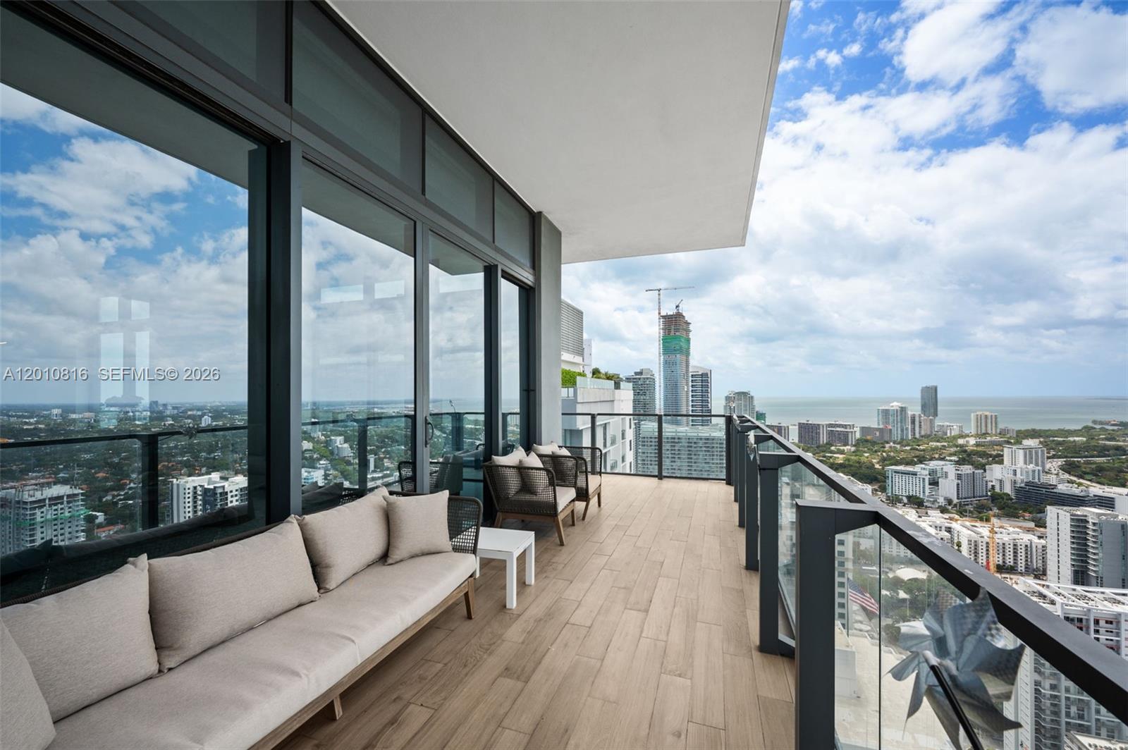 RISE CONDO - Residential