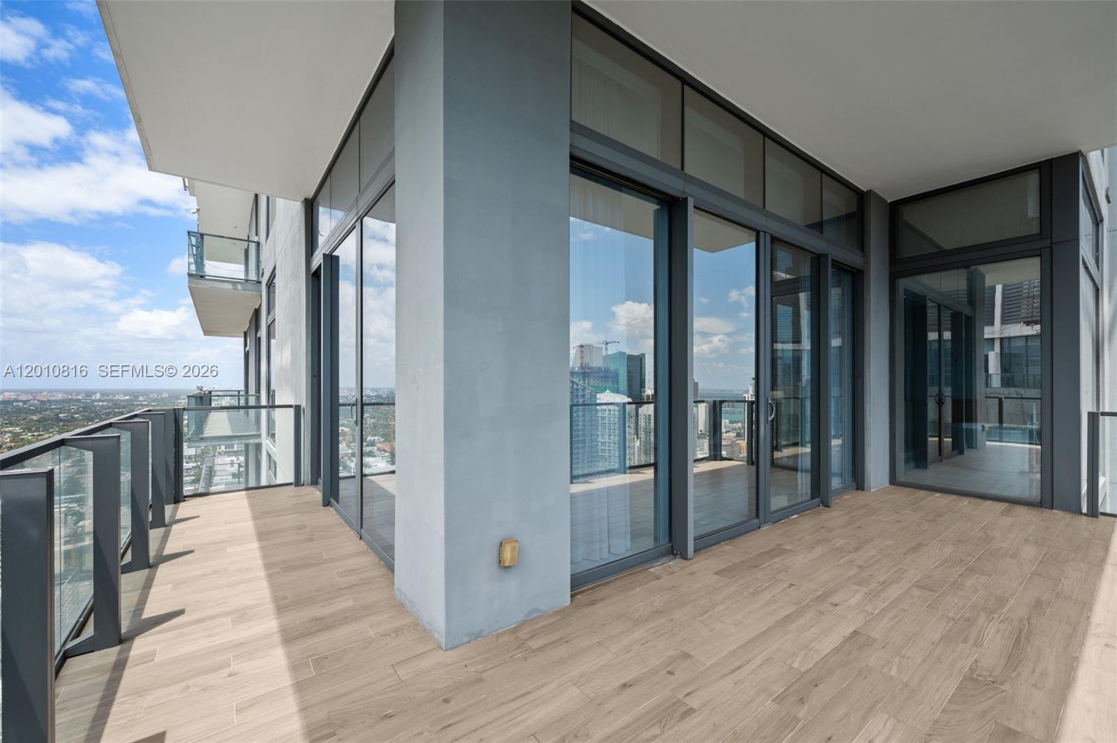 RISE CONDO - Residential