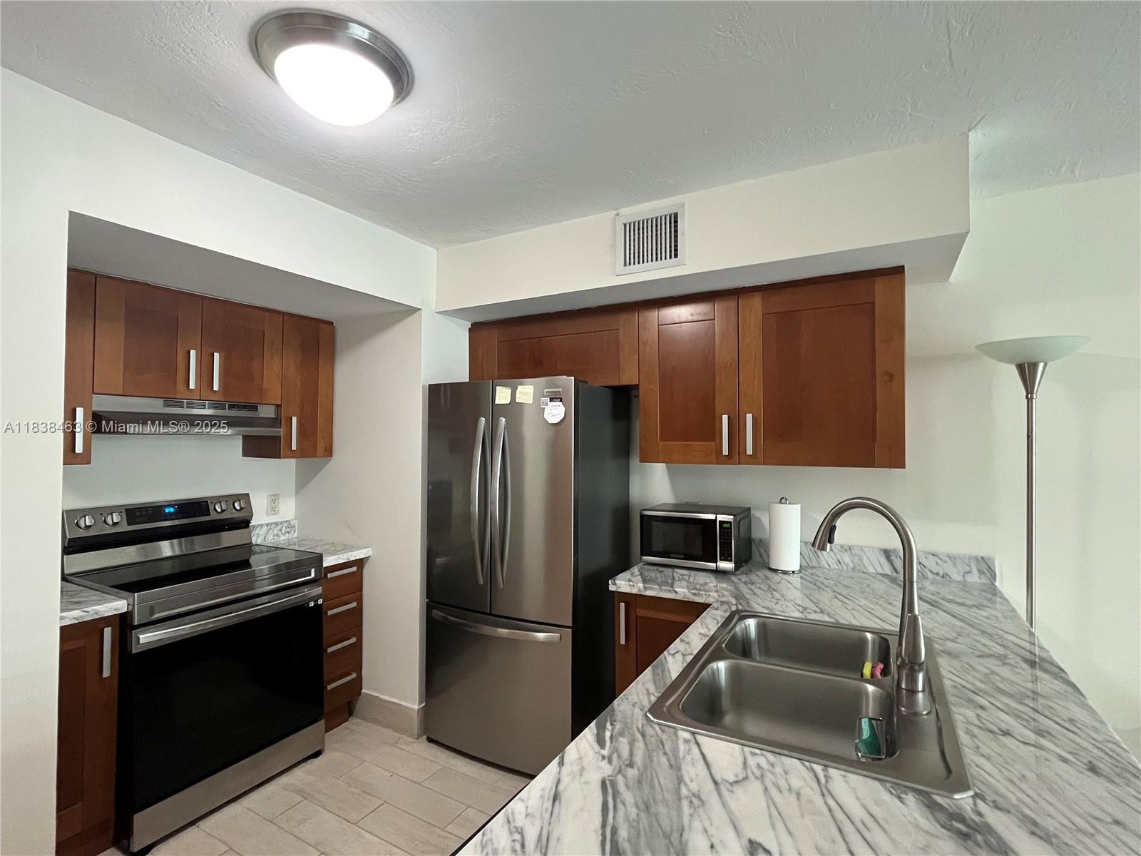 Opportunity to rent an oceanfront luxury condo with ocean views in the heart of Surfside. Unit 1 large master bedroom plus den that can be used as 2nd bedroom. 2 Full bathrooms, walk-in closet, new tile floors throughout, granite counter tops, stainless steel appliances washer and dryer inside and much more. Spiaggia at Surfisde is an Ocean Front luxury condo that offers gym, pool, beach service, Shabbath elevator, concierge and parking/valet. It is walking distance to Kosher Markets and Synagogue. A few blocks from Bal Harbour Shops. Best price in the building. Will not last. Make you appointment today!