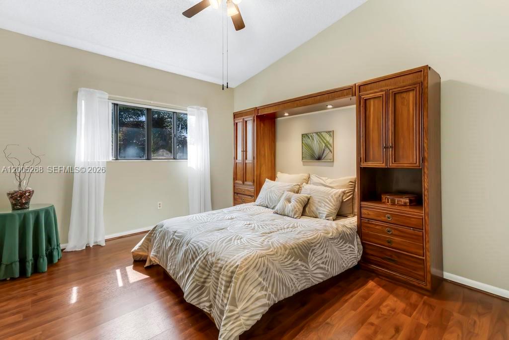 PINE ISLAND LAKES TOWNHOM - Residential