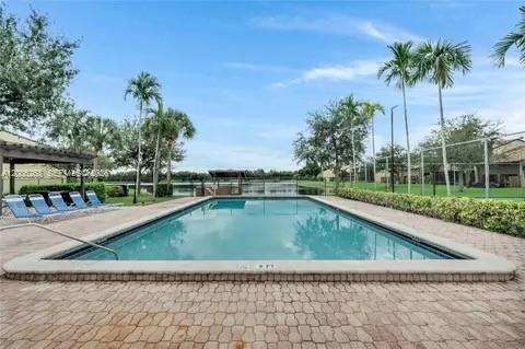 PINE ISLAND LAKES TOWNHOM - Residential