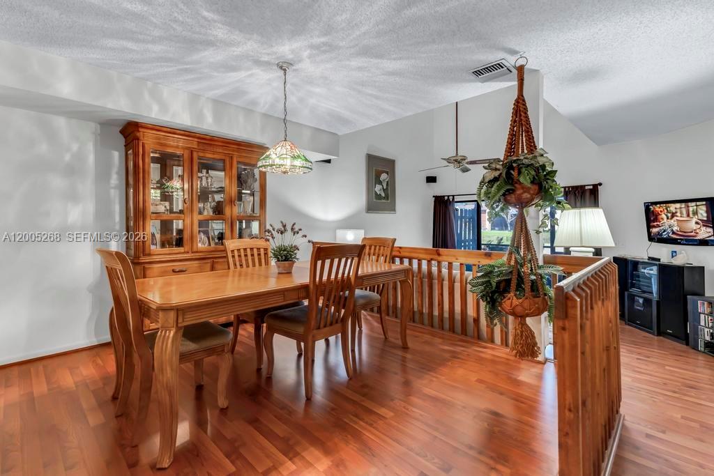 PINE ISLAND LAKES TOWNHOM - Residential