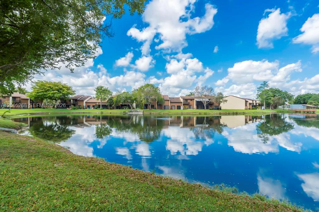 PINE ISLAND LAKES TOWNHOM - Residential