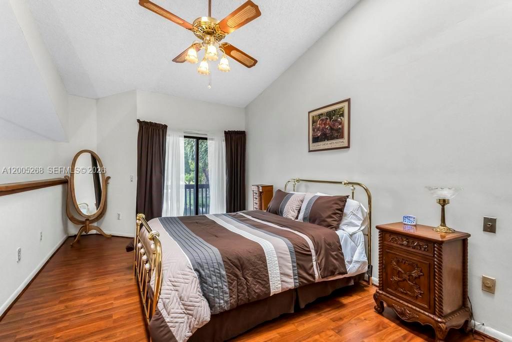 PINE ISLAND LAKES TOWNHOM - Residential