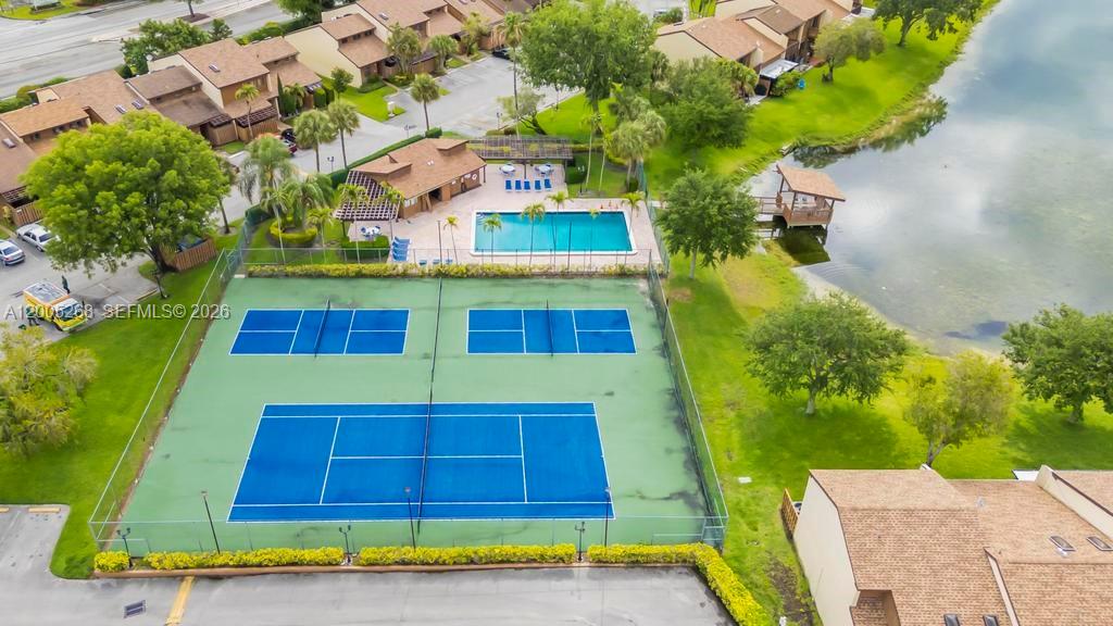 PINE ISLAND LAKES TOWNHOM - Residential